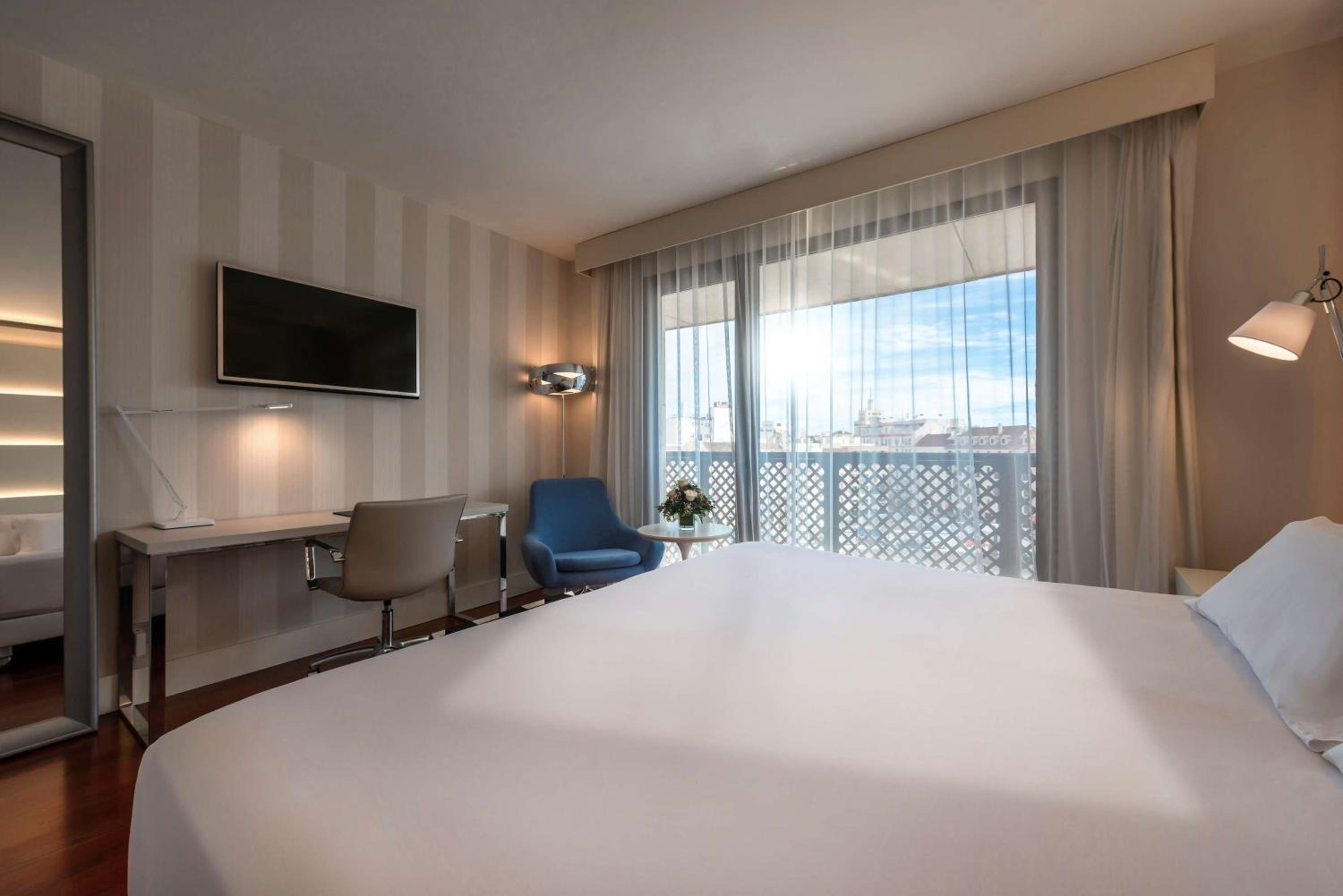 Family Adjoining Room (3 Adults + 1 Child) thumbnail 5