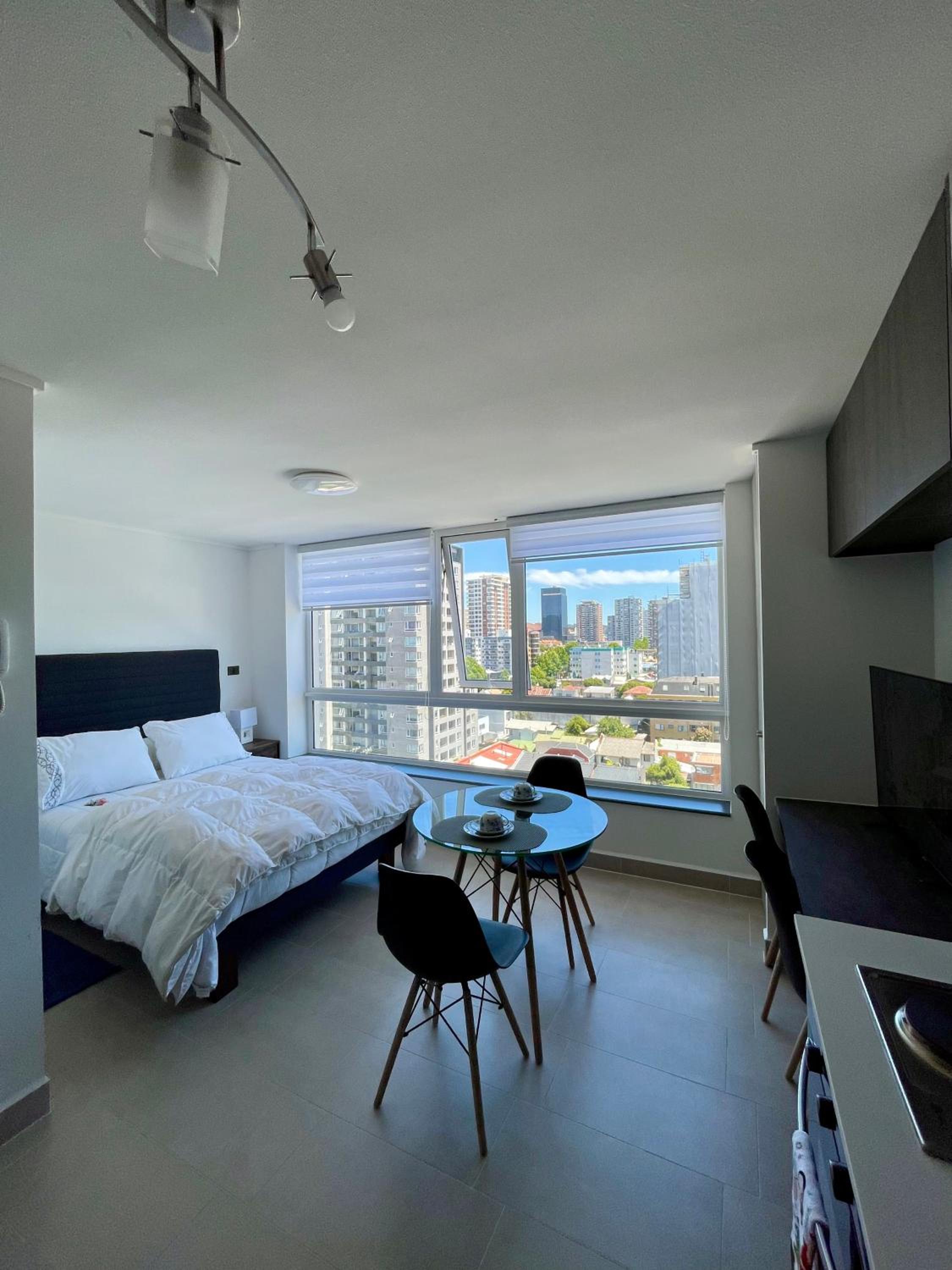 One-Bedroom Apartment photo 1
