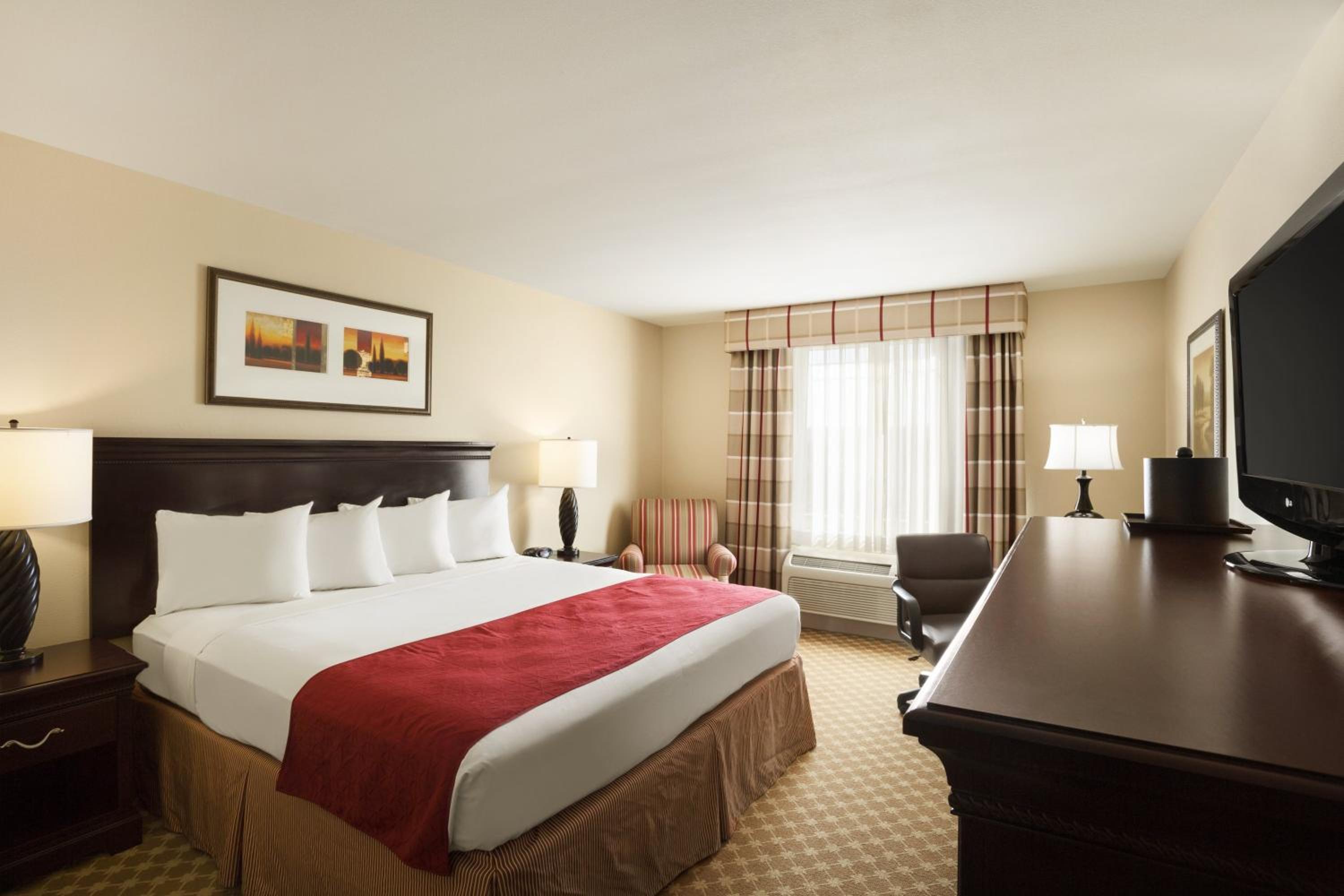 King Room - Non-Smoking - Photo 3