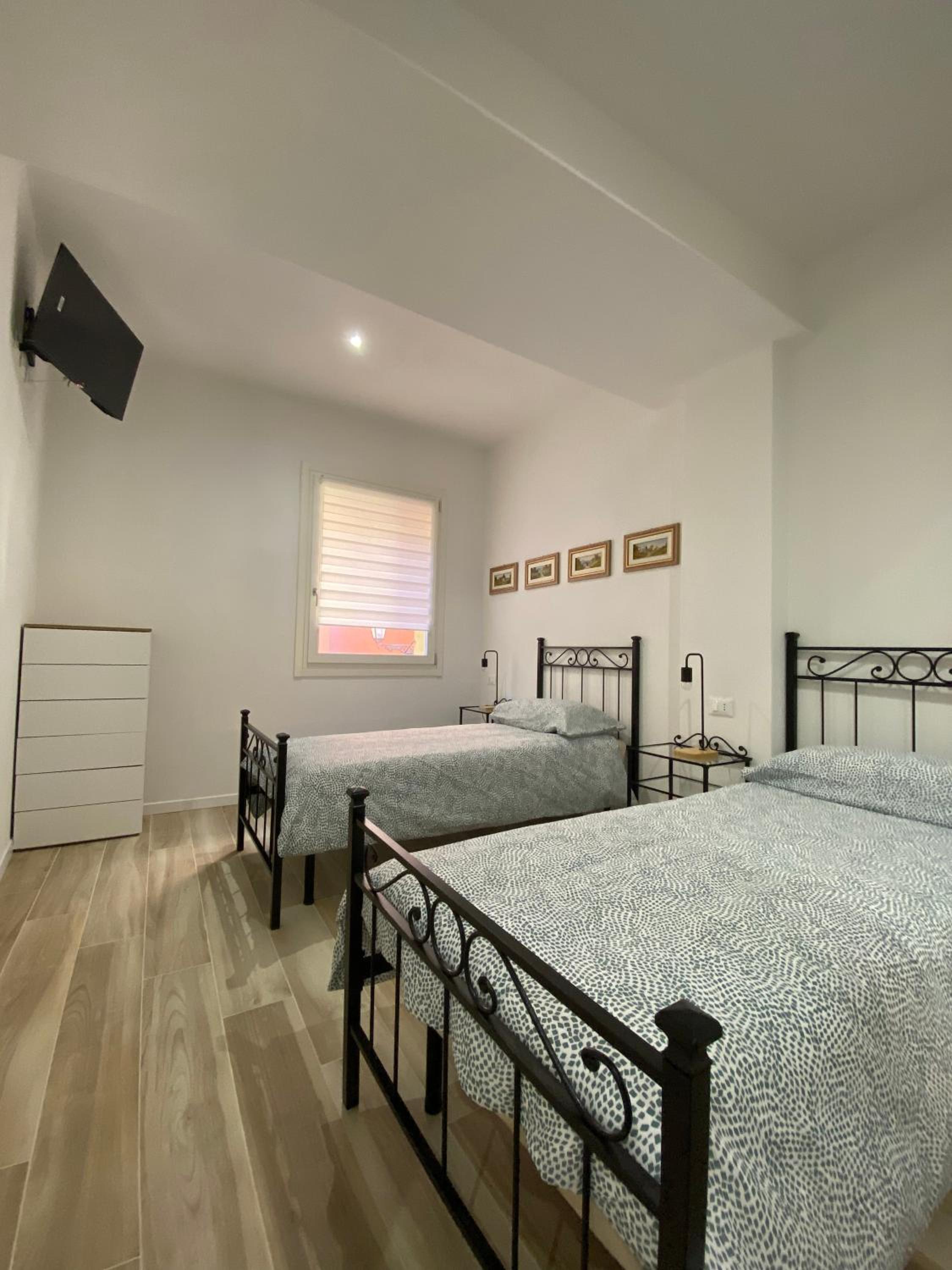 Twin Room with Private External Bathroom photo 3