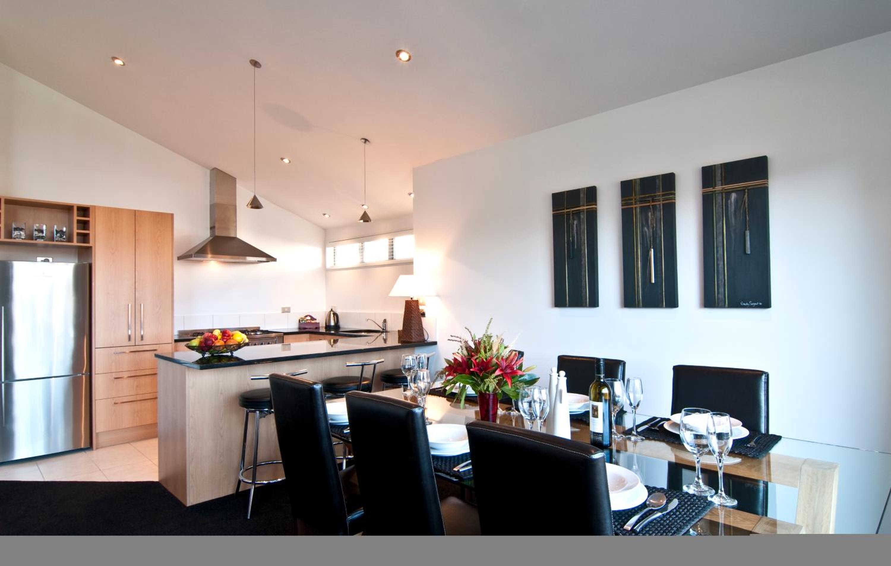 Three-Bedroom Apartment - Photo 3