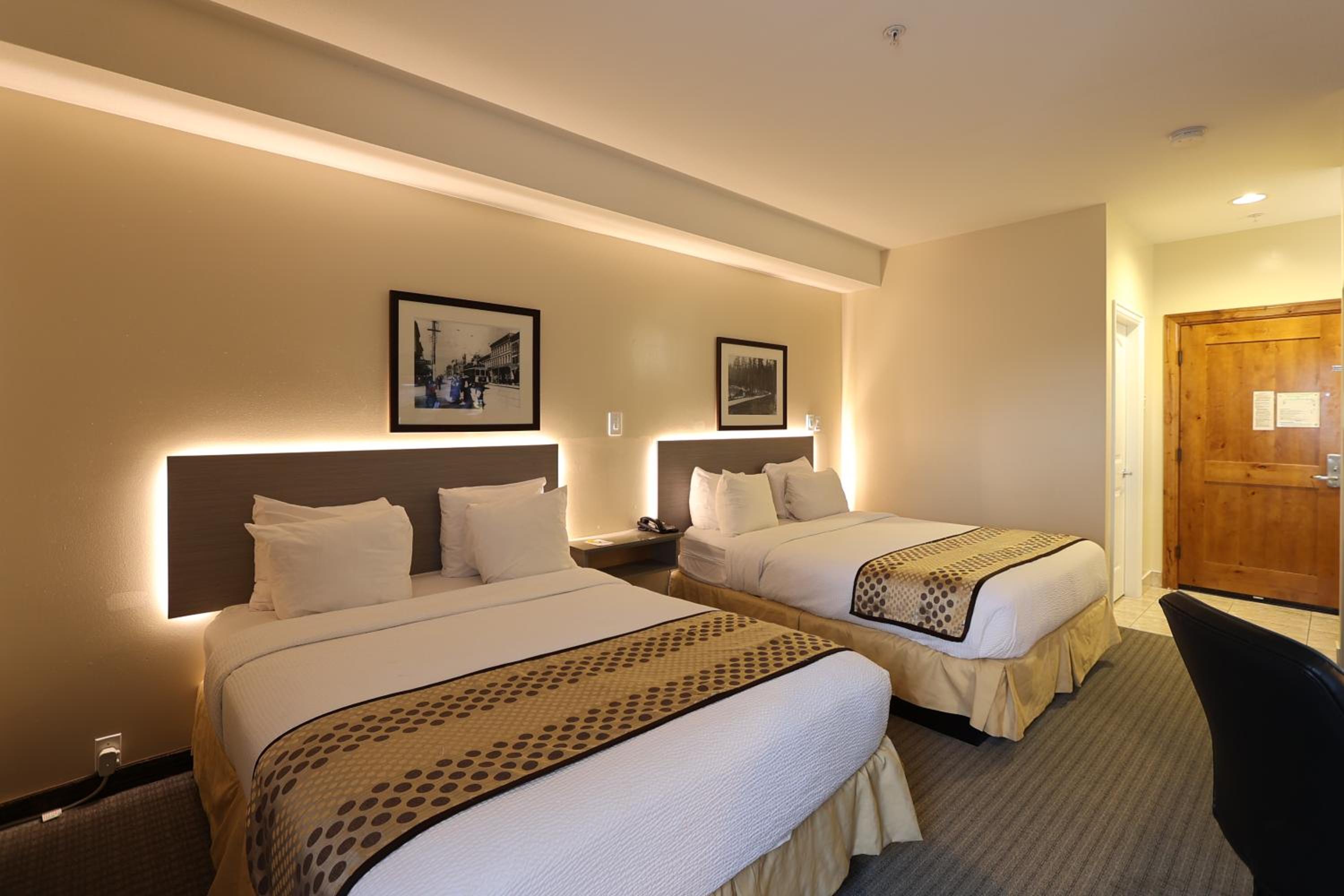 Deluxe Queen Studio with Two Queen Beds - Non-Smoking