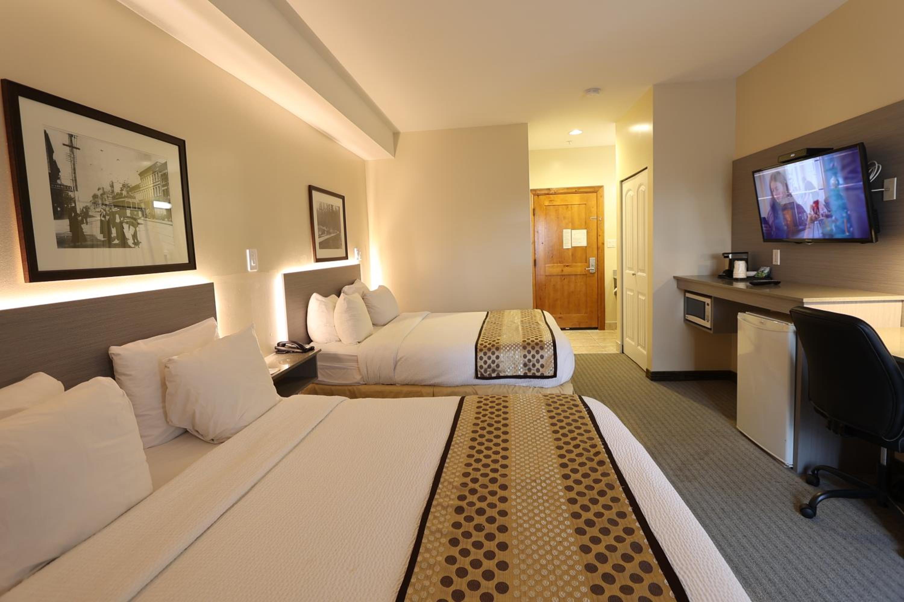 Queen Room with Two Queen Beds - Non-Smoking