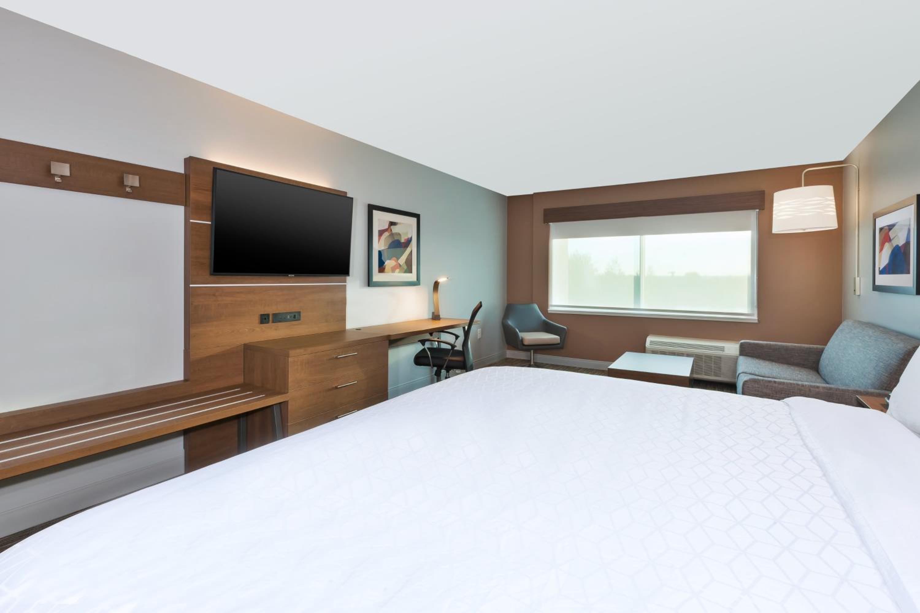King Suite Mobility Accessible with Tub - Non-Smoking