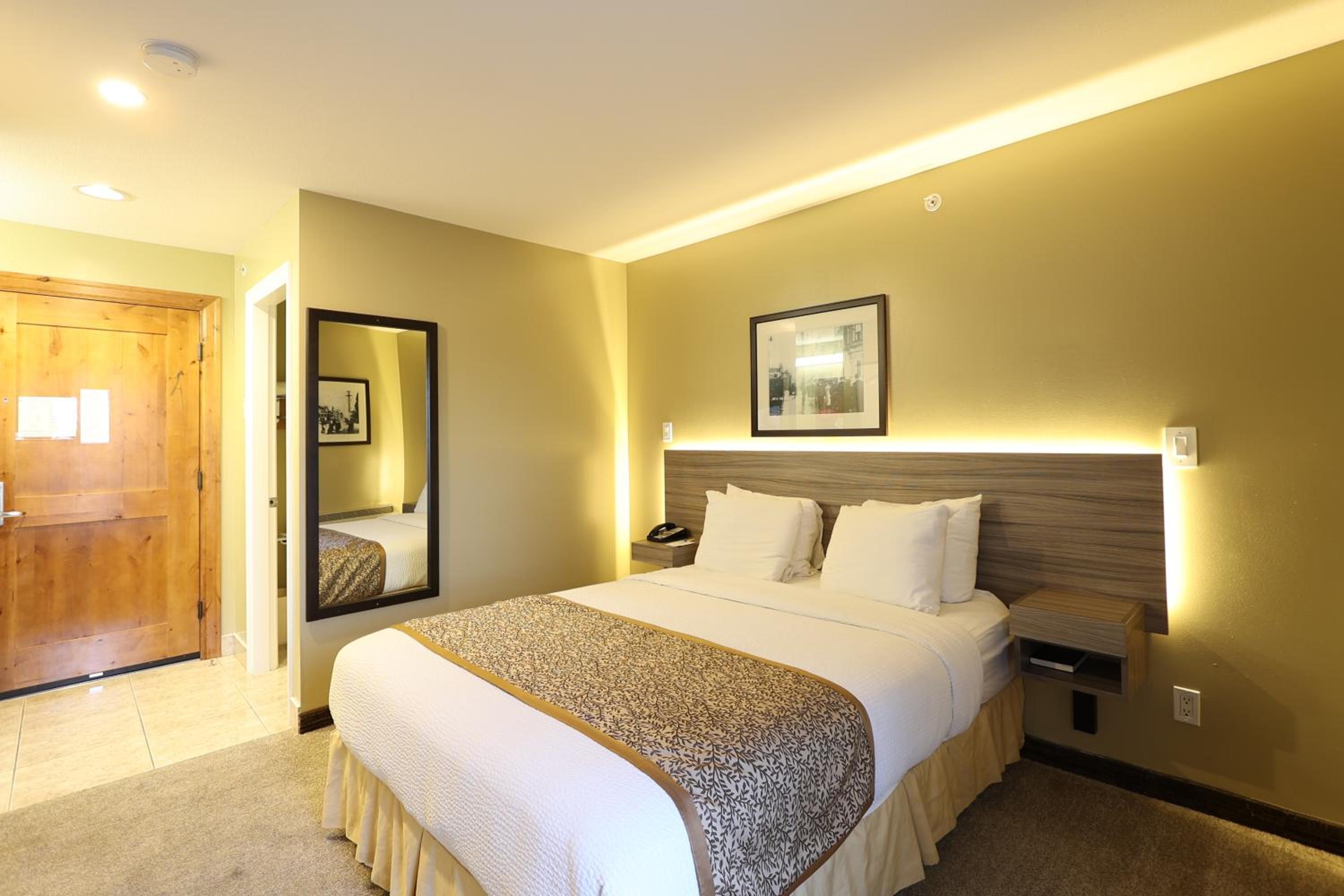 Queen Room - Disability Access - Non-Smoking