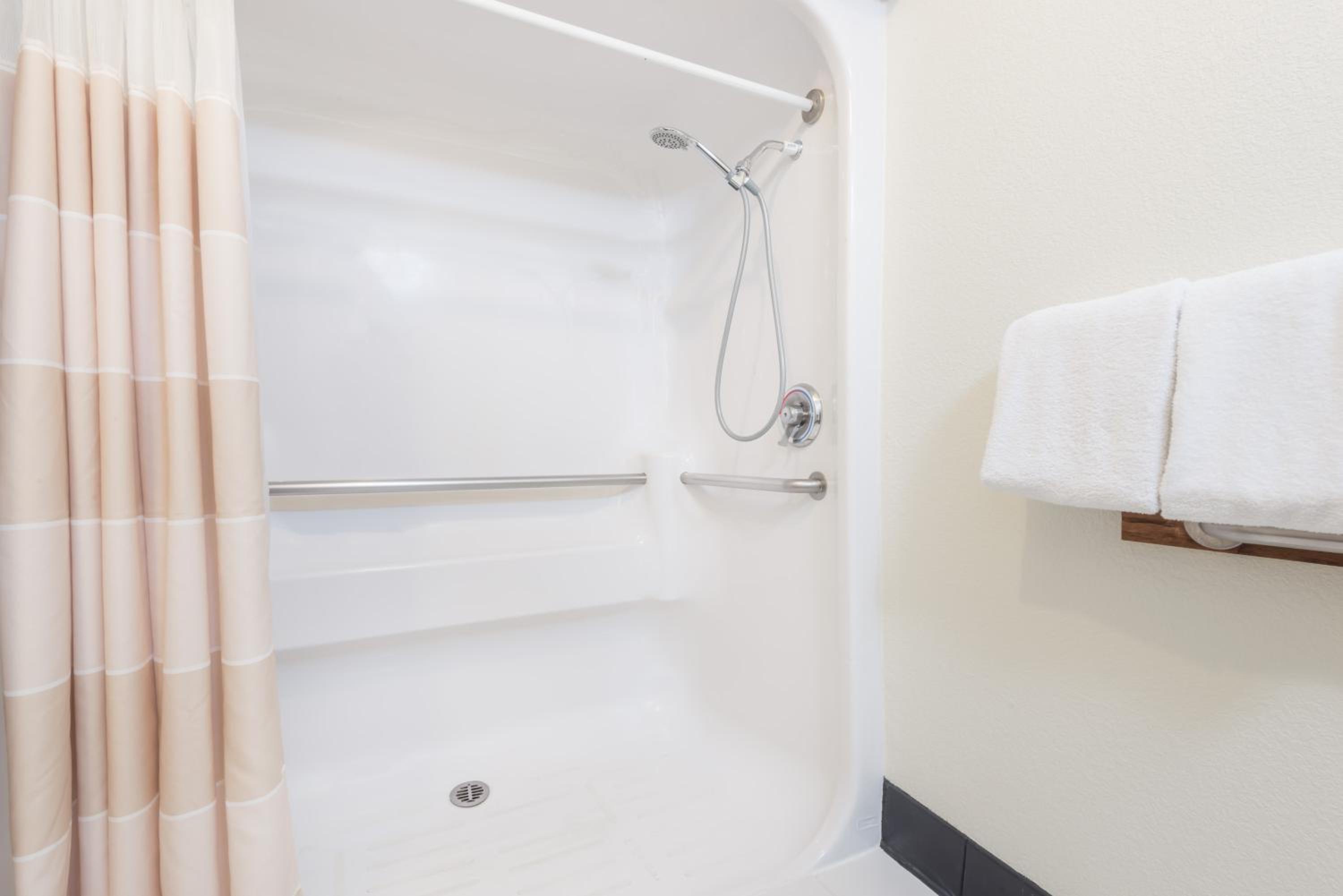 King Room - Disability Access/Non-Smoking - Photo 11