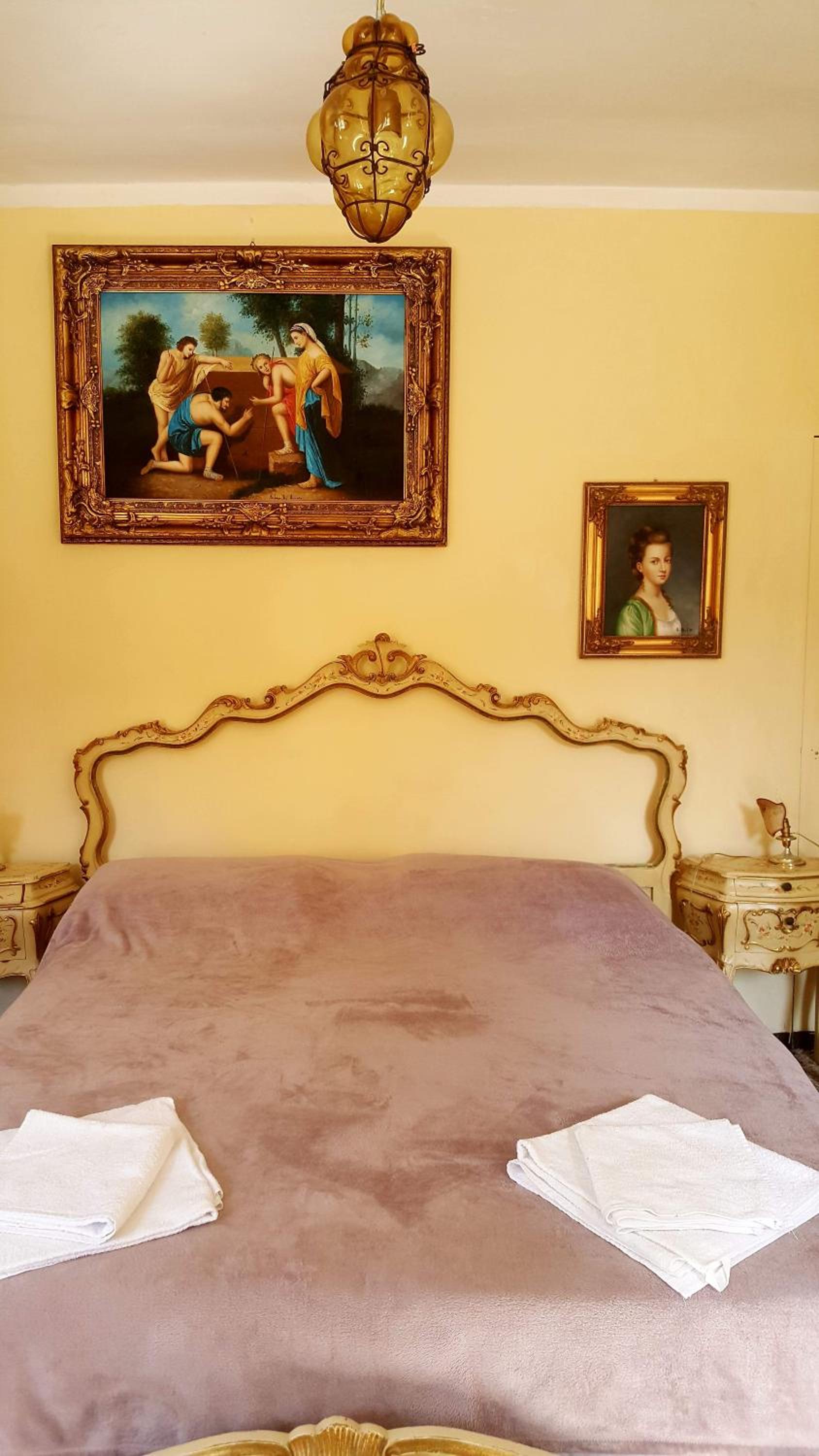 Large Triple Room with Shared Bathroom photo 2