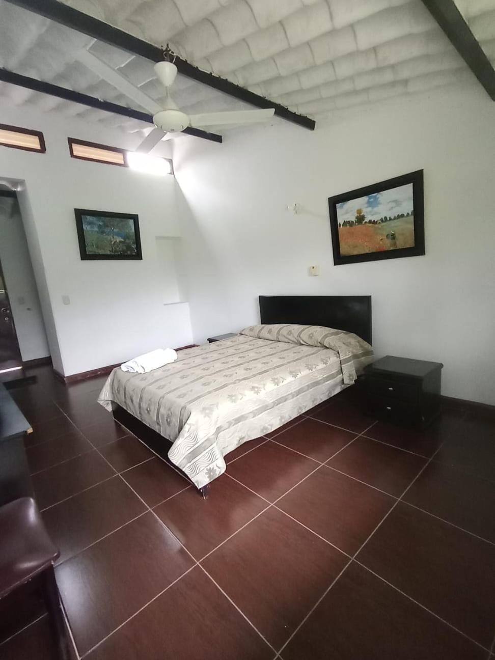 Double Room with Private Bathroom photo 2