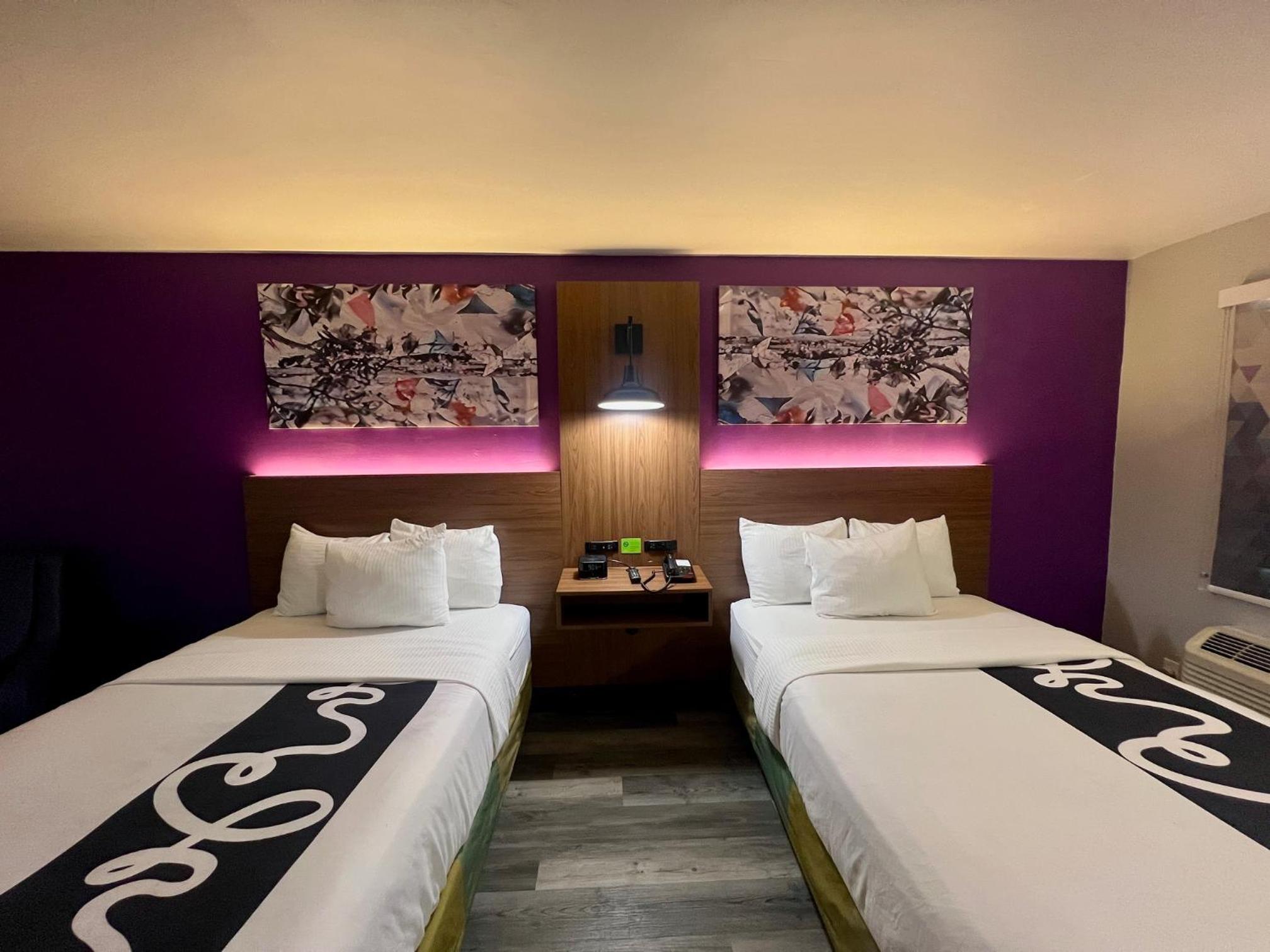 Queen Room with Two Queen Beds - Non-Smoking - Photo 1
