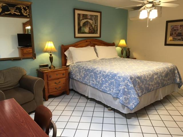 One-Bedroom King Suite photo 3