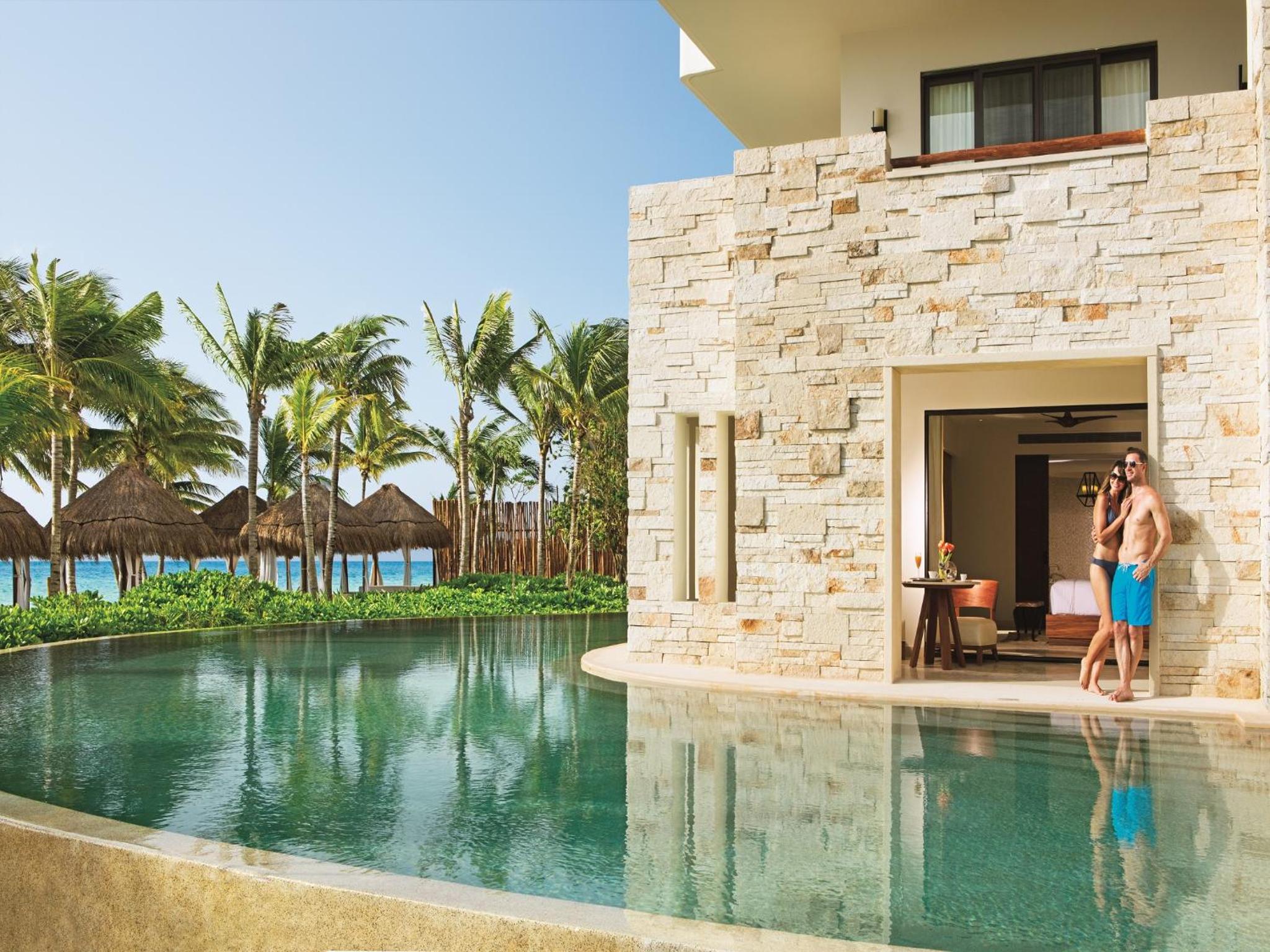 Preferred Club Junior Suite Ocean Front Swim Out King