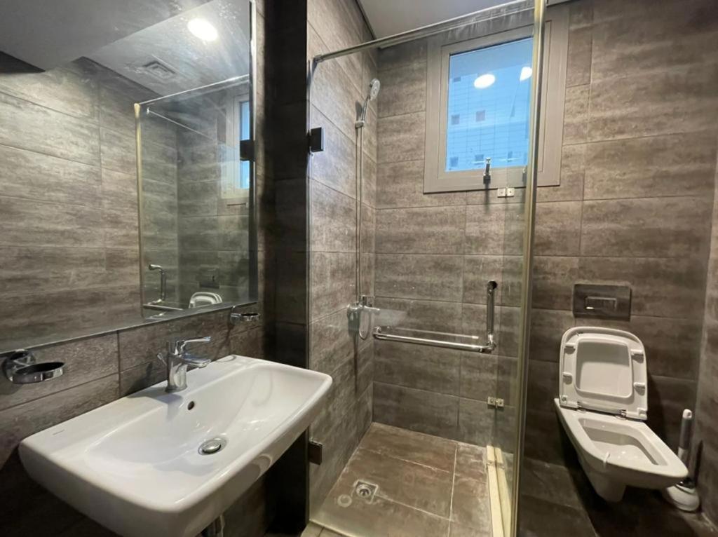 Three-Bedroom House photo 2