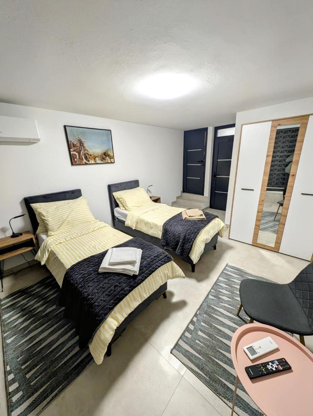One-Bedroom Apartment photo 2