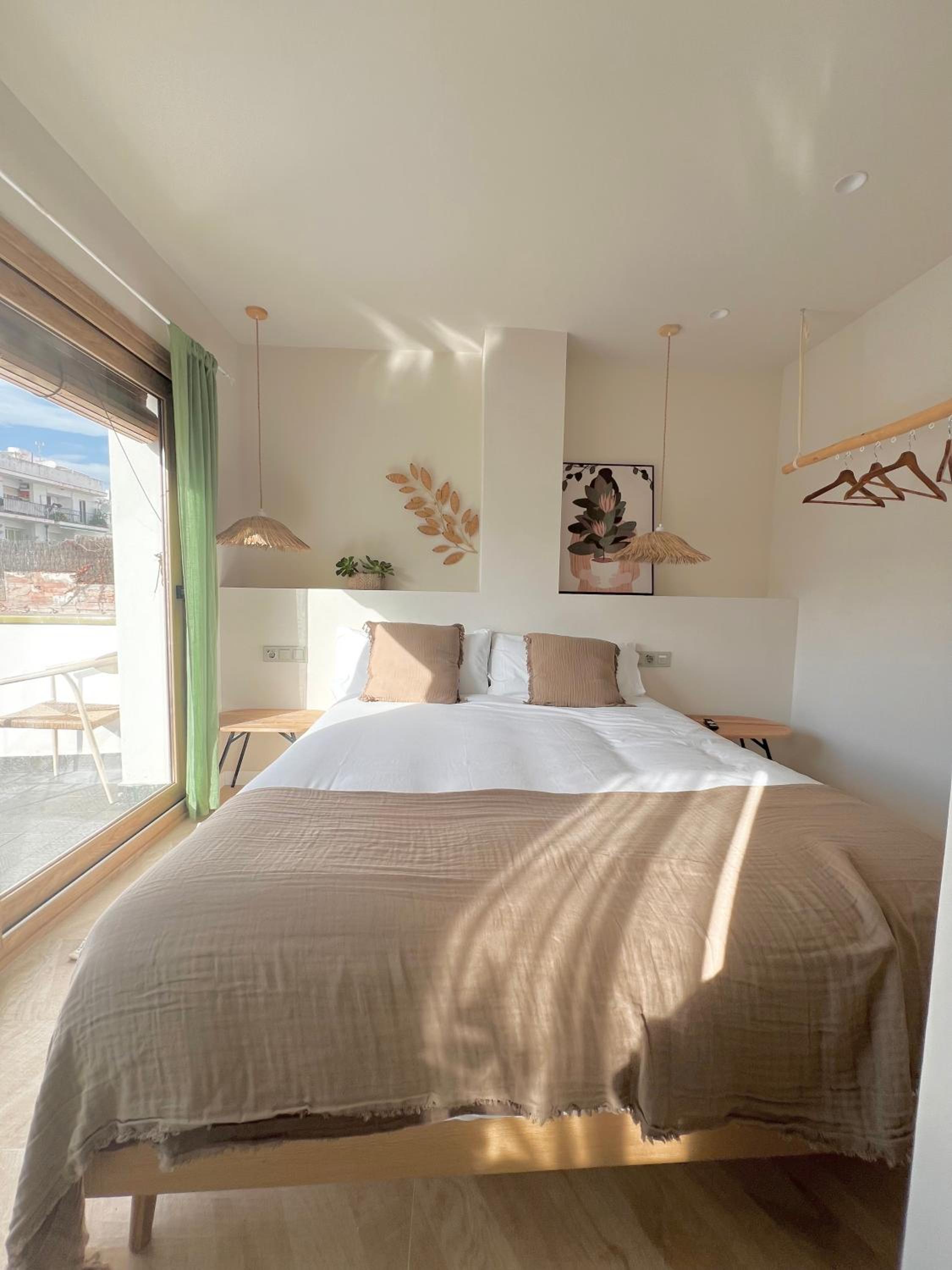 Two-Bedroom Deluxe Apartment with Balcony