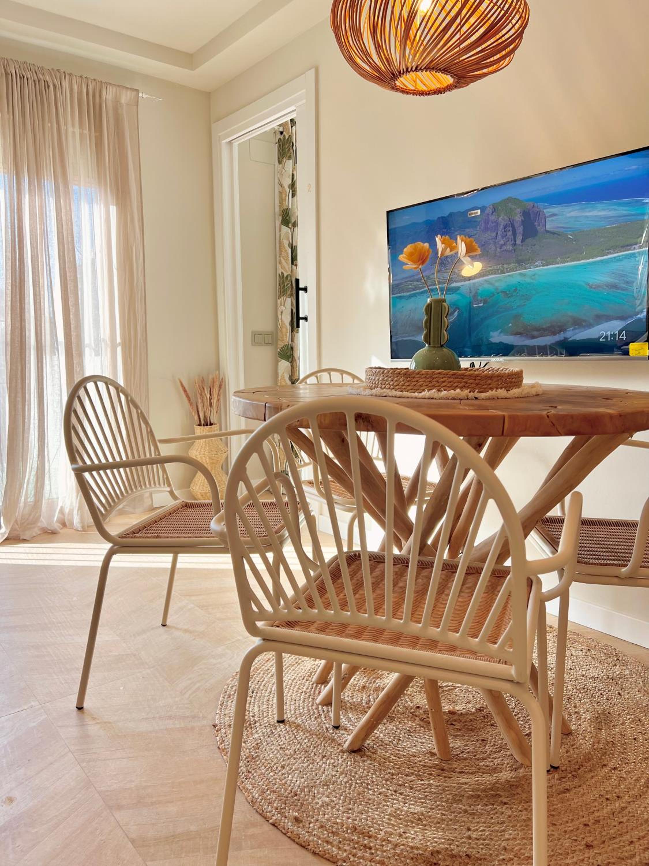 Two-Bedroom Deluxe Apartment with Balcony photo 3
