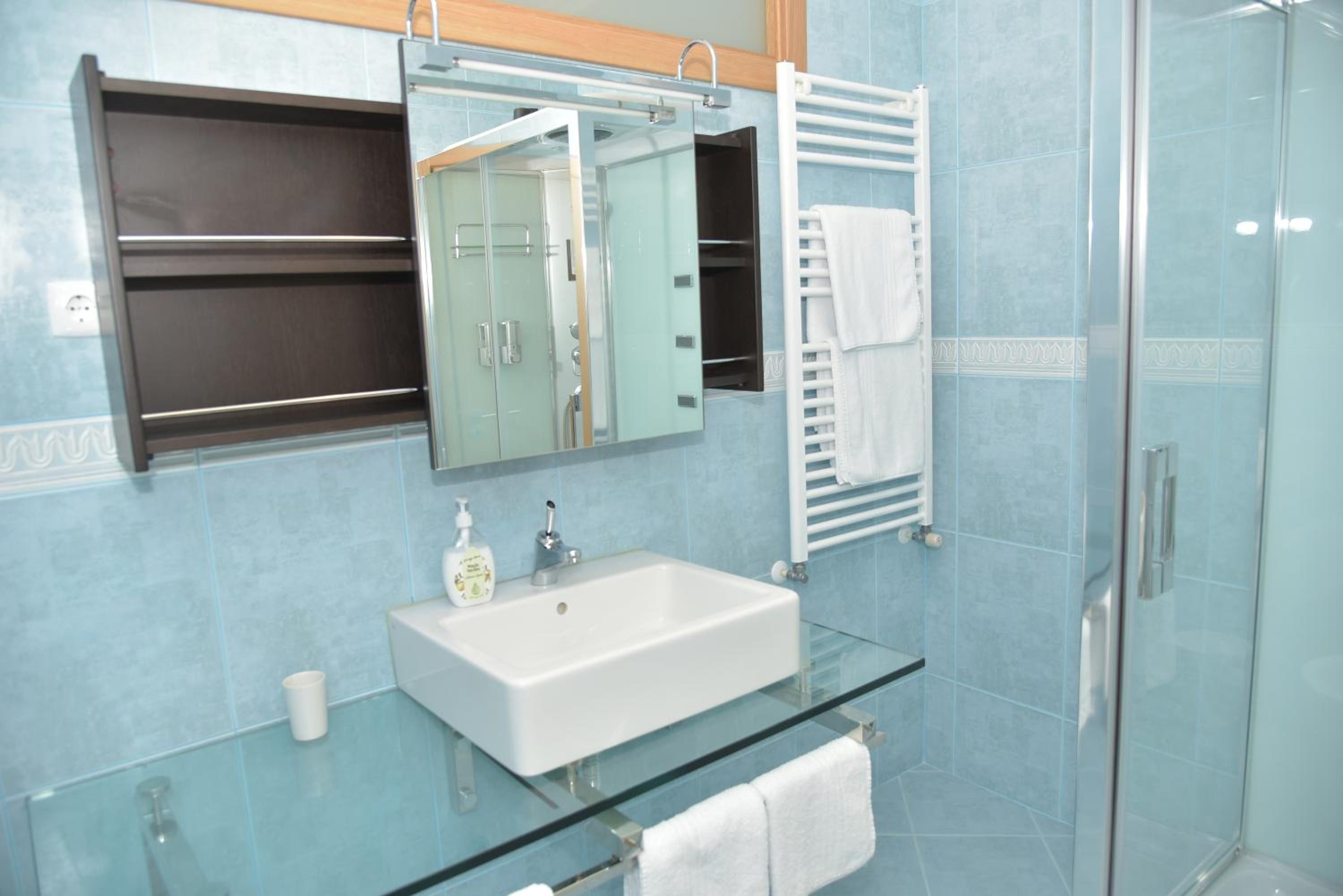 Double Room With Private Bathroom photo 2