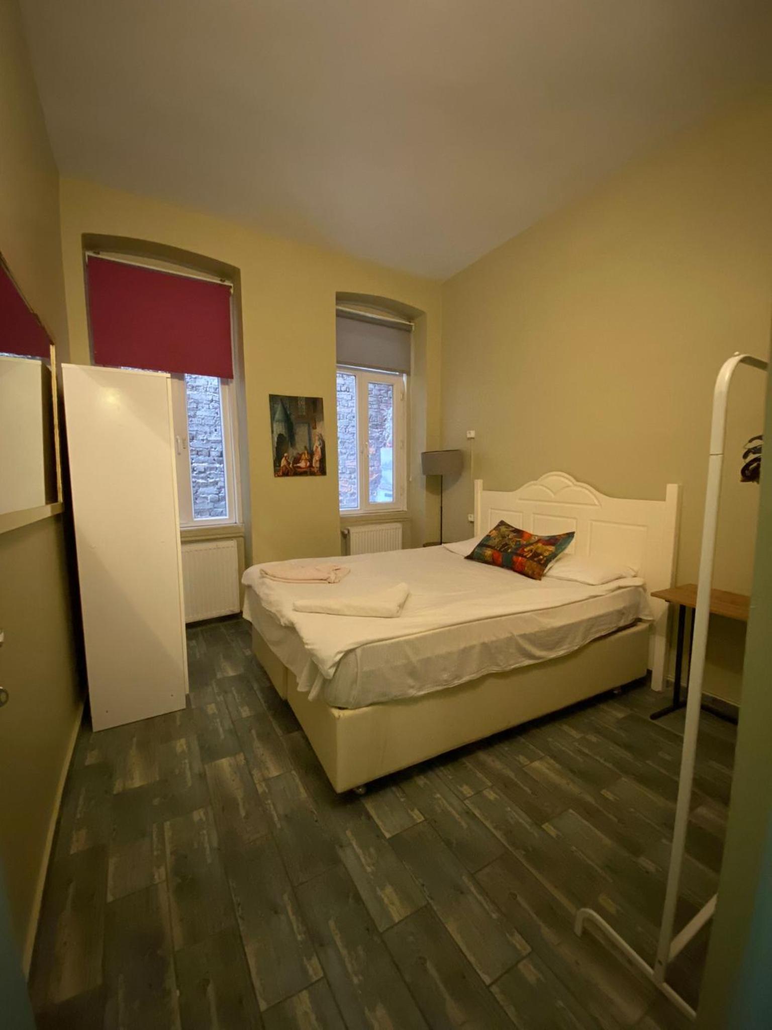 Standard Double Room With Shared Bathroom photo 2