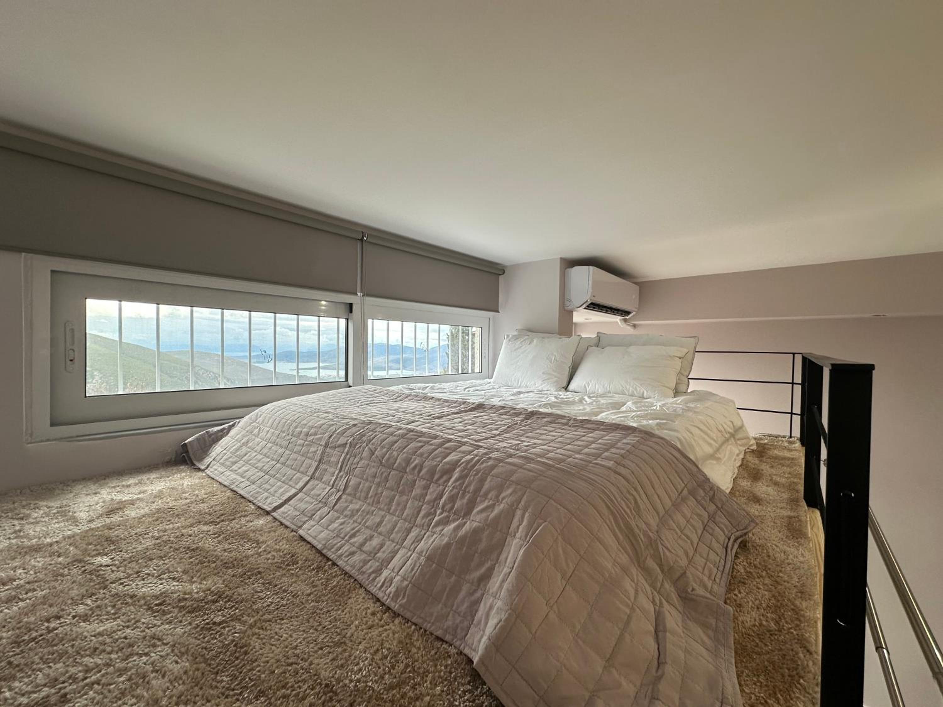 One-bedroom Loft Apartment  photo 1
