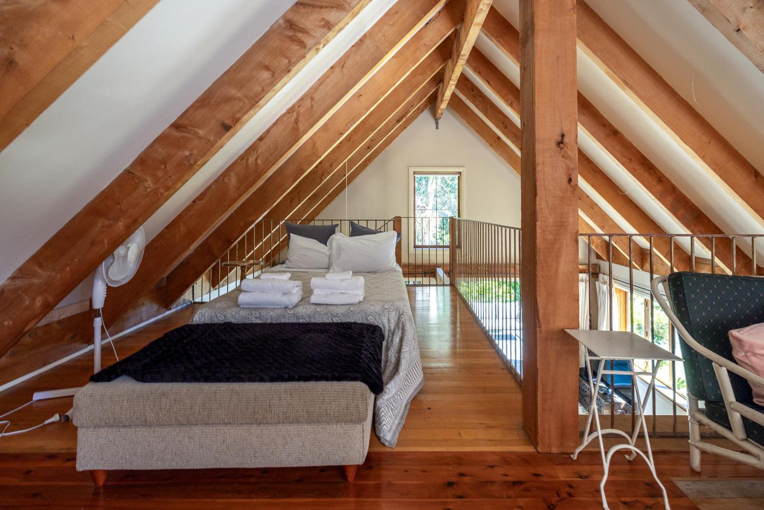 Eight-Bedroom House photo 1