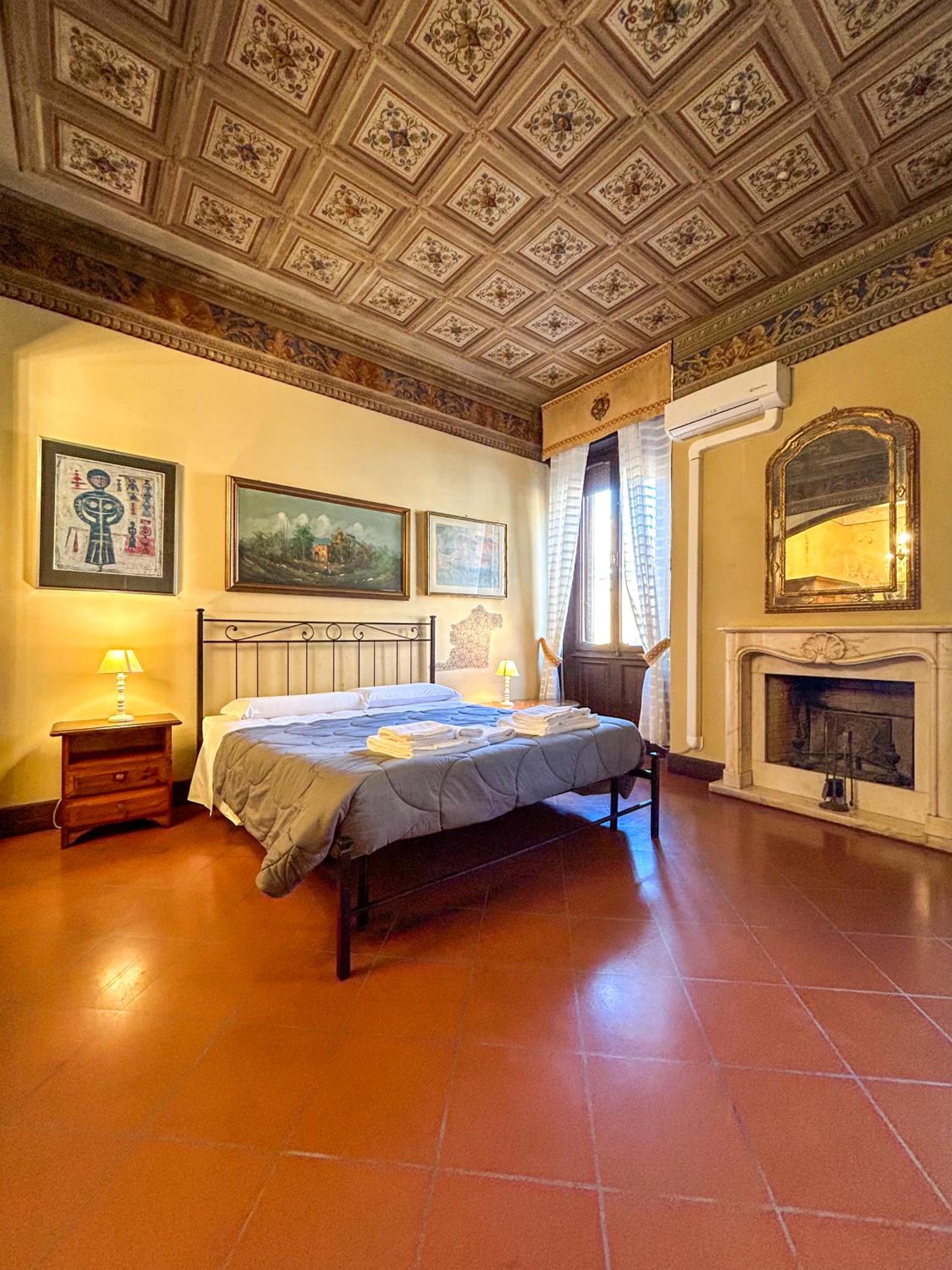 Standard Double Room with Shared Bathroom photo 2