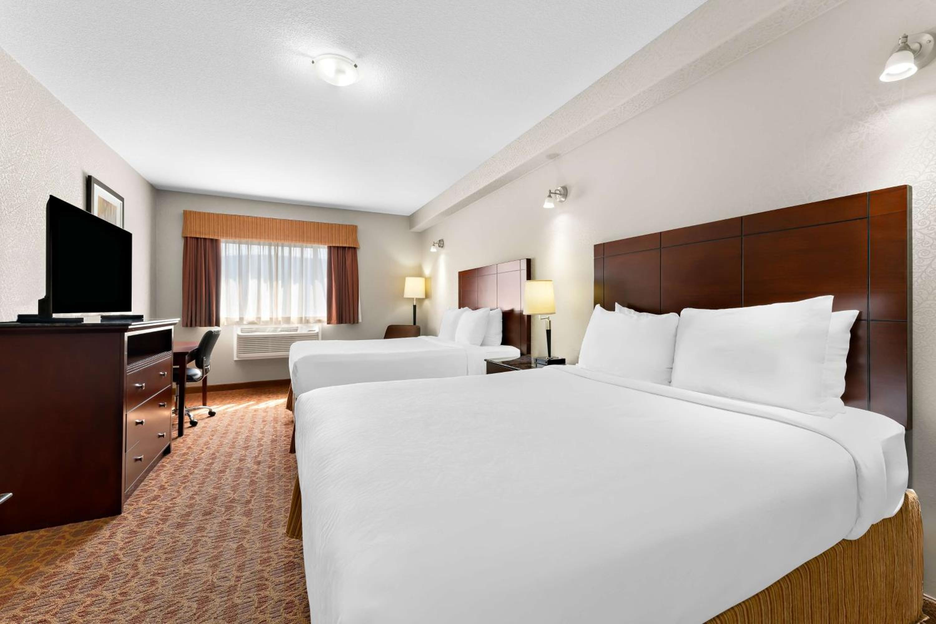 Queen Room with Two Queen Beds - Non-Smoking - Photo 4