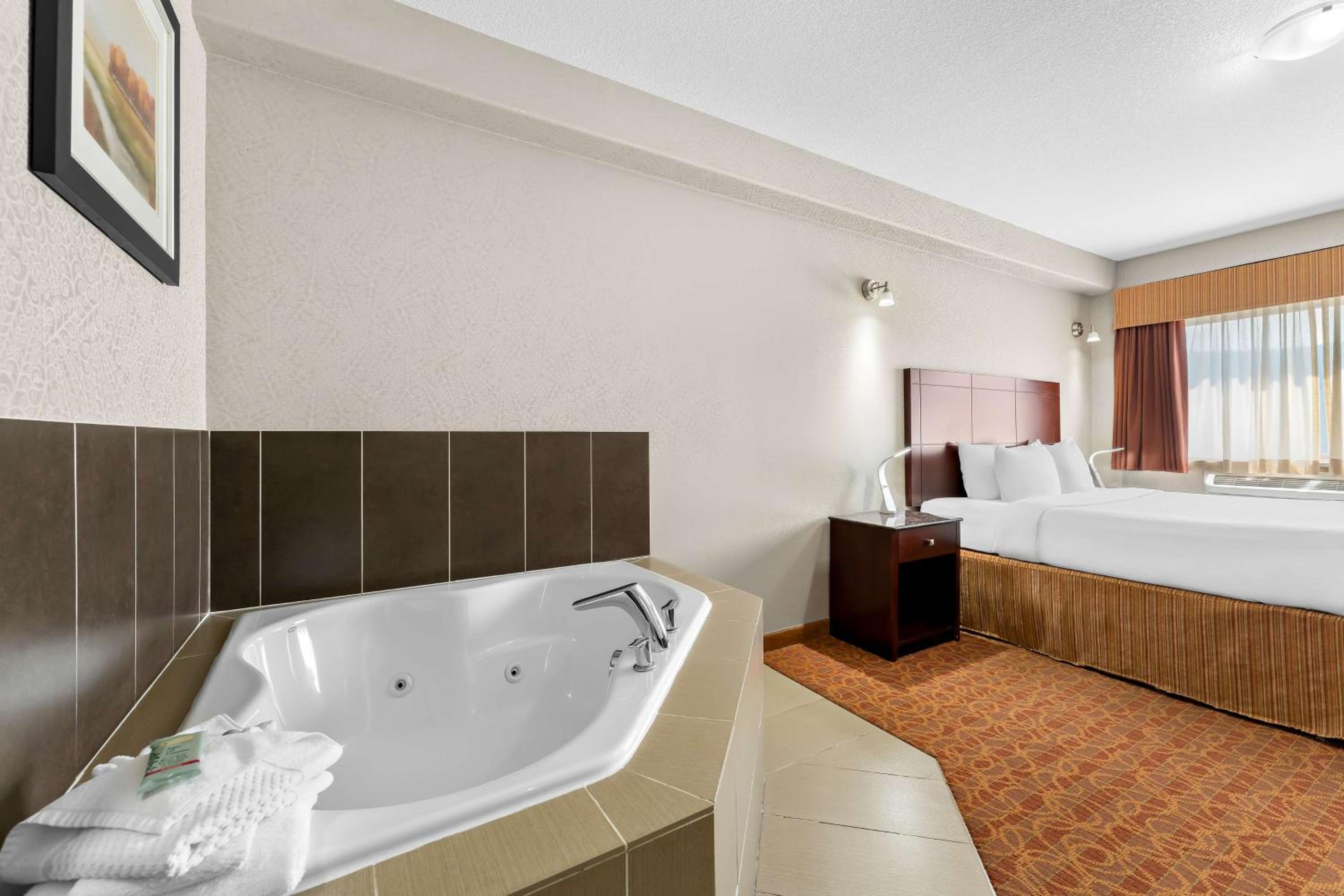 King Room with Spa Bath - Non-Smoking - Photo 5