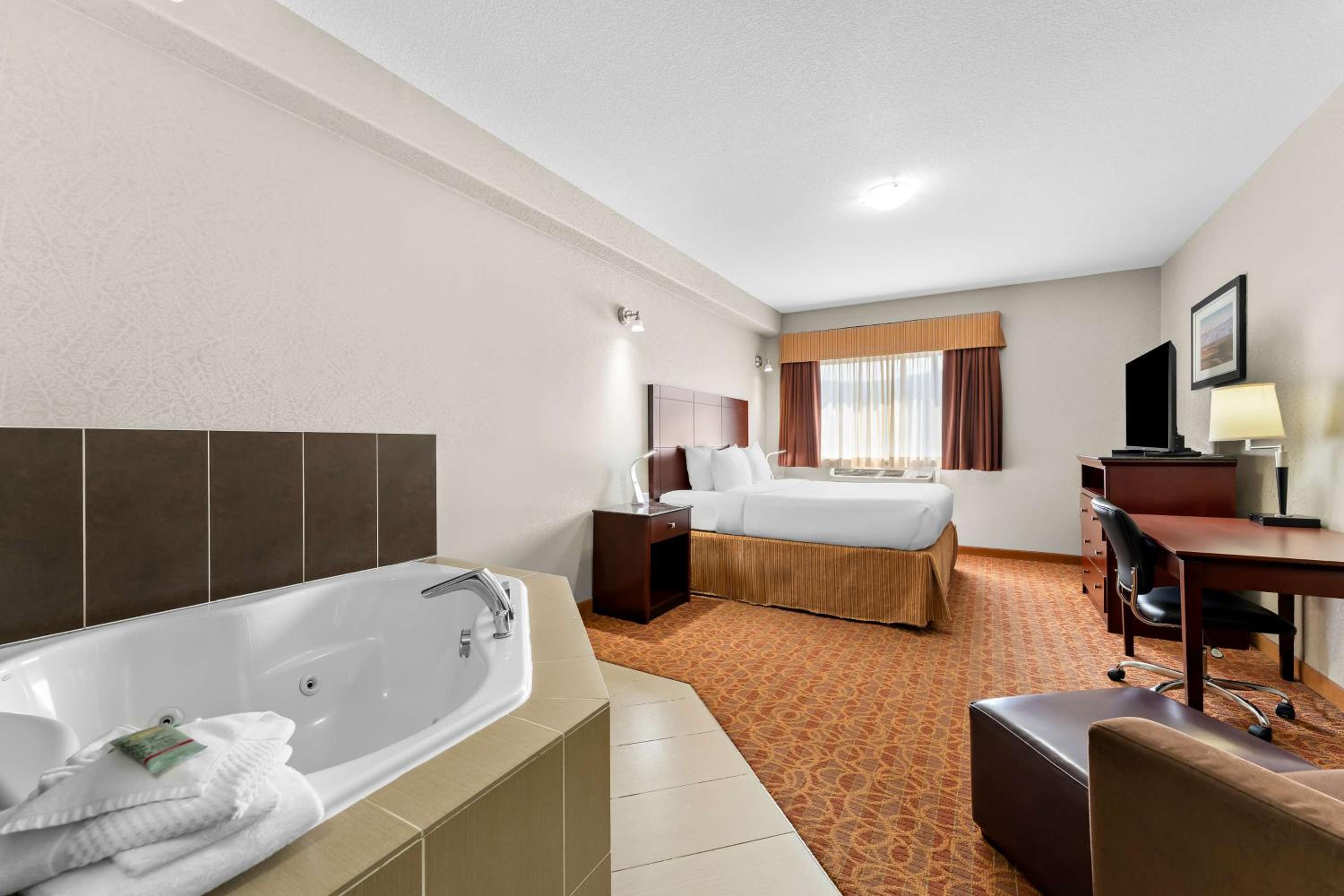 King Room with Spa Bath - Non-Smoking - Photo 4