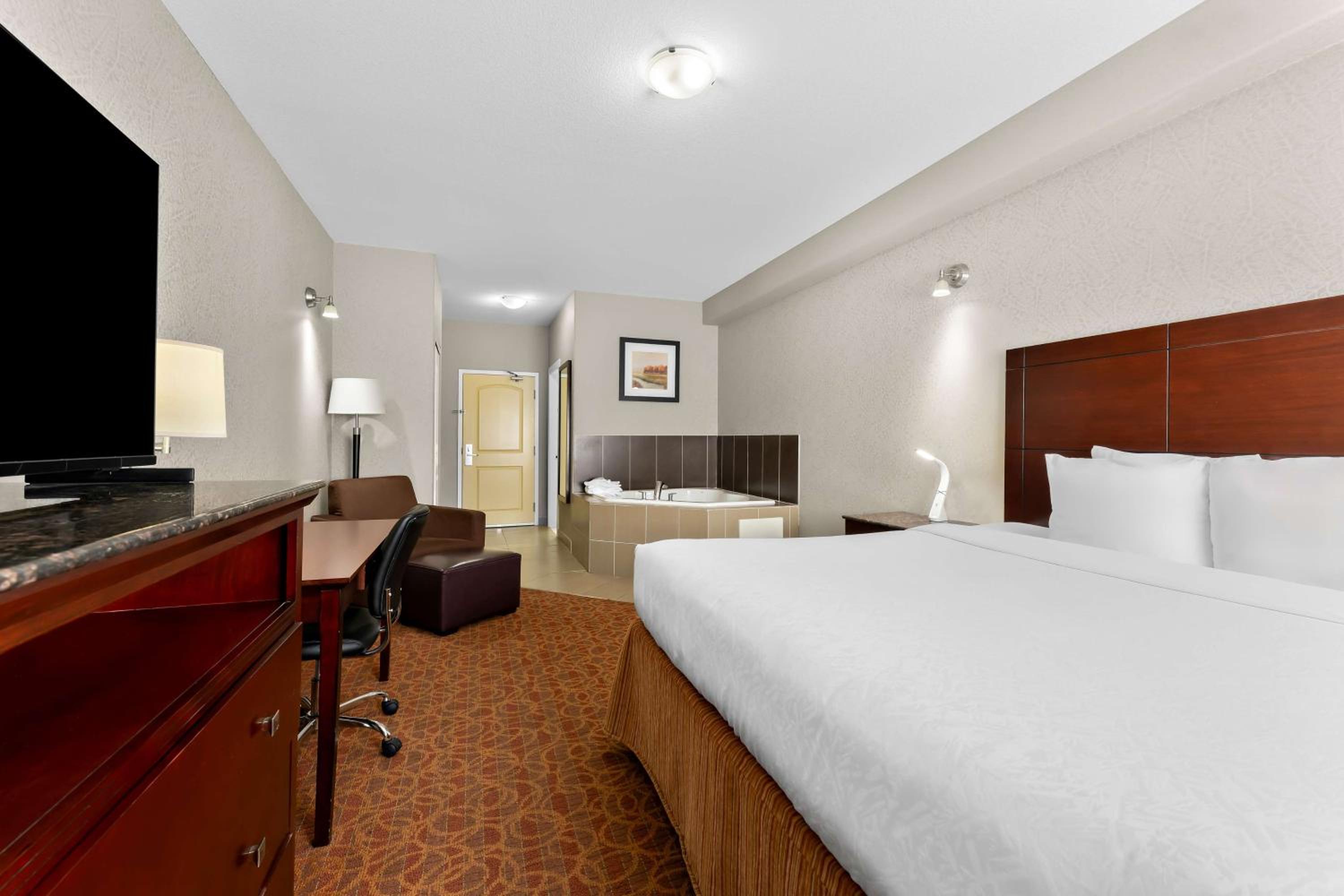 King Room with Spa Bath - Non-Smoking - Photo 3