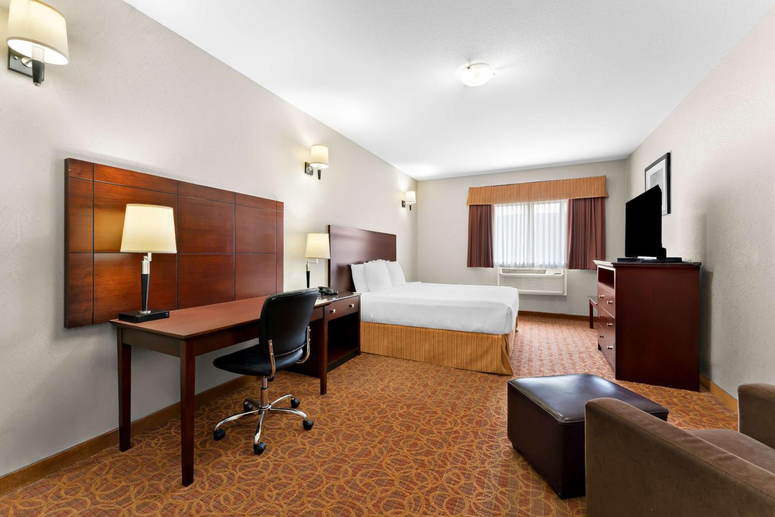 King Room - Non-Smoking - Photo 3