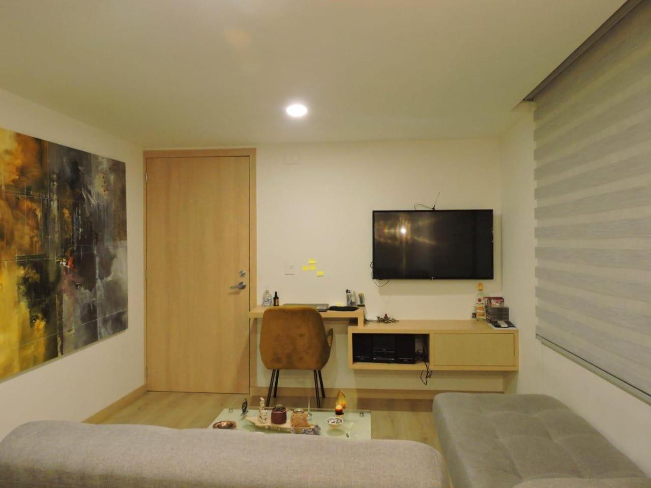 One-Bedroom Apartment photo 1