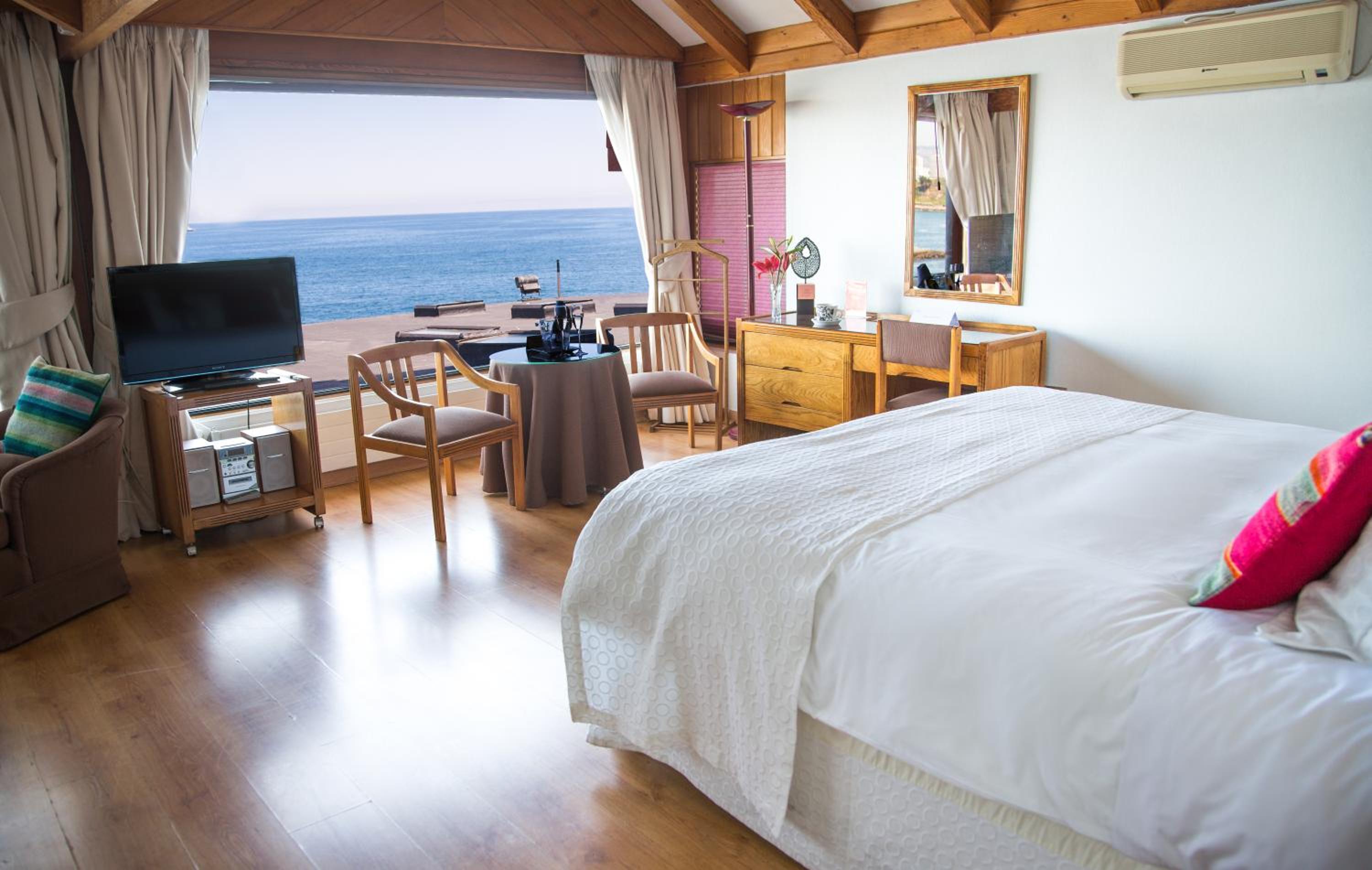 Suite With Hot Tub