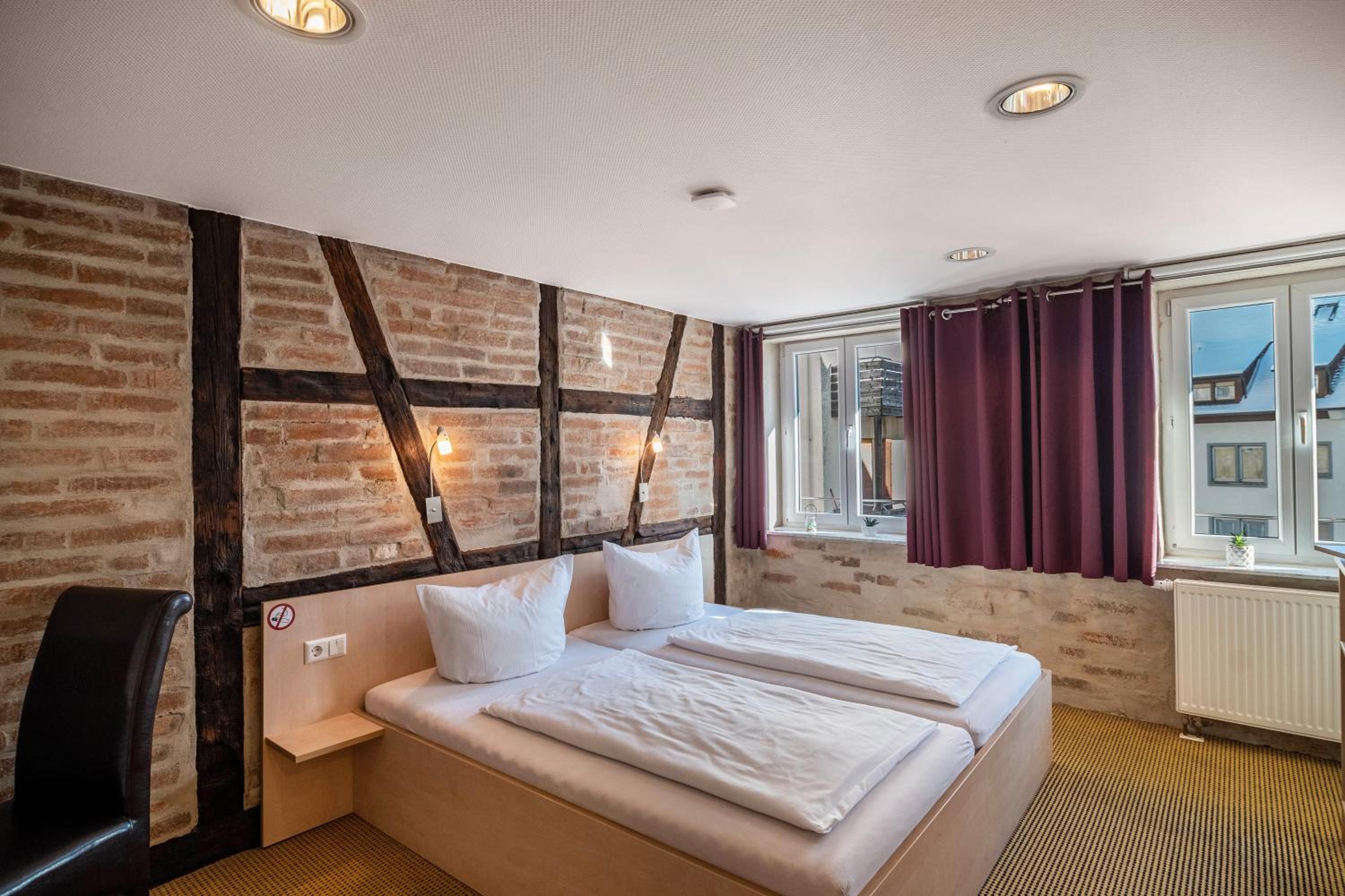 Standard Queen Room