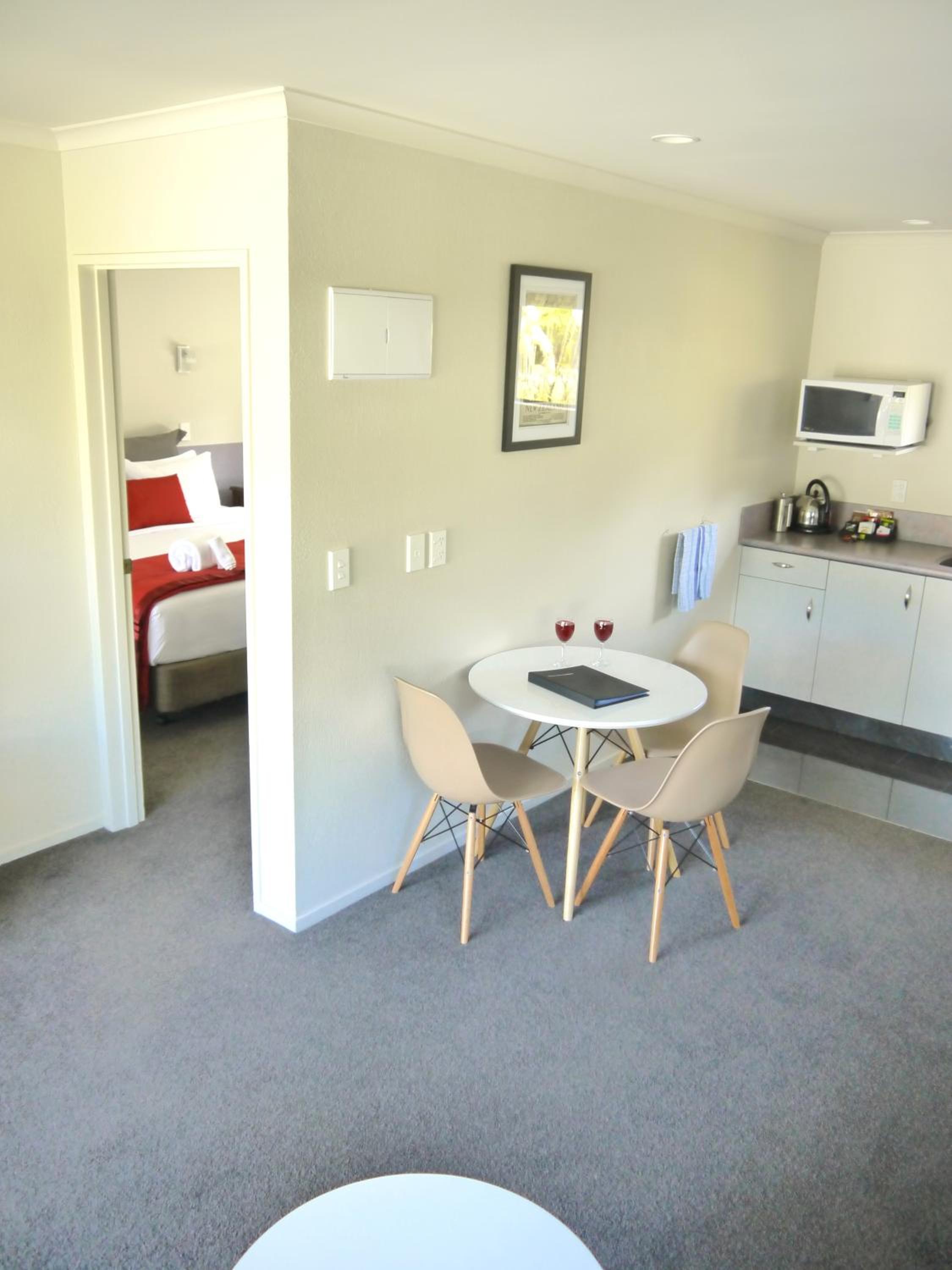 One-Bedroom Apartment with Kitchen and Spa Bath - Photo 20