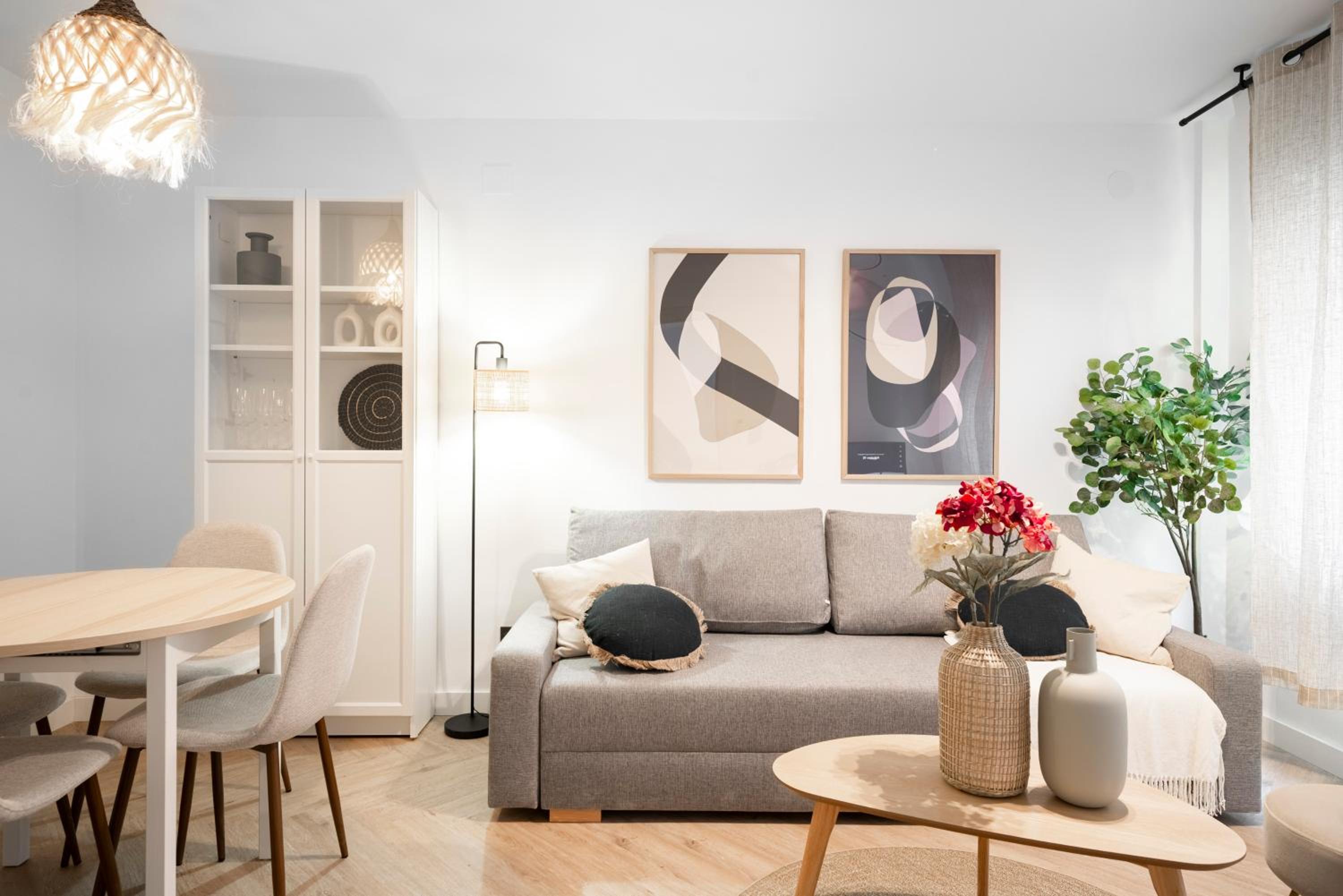 Deluxe One-Bedroom Apartment