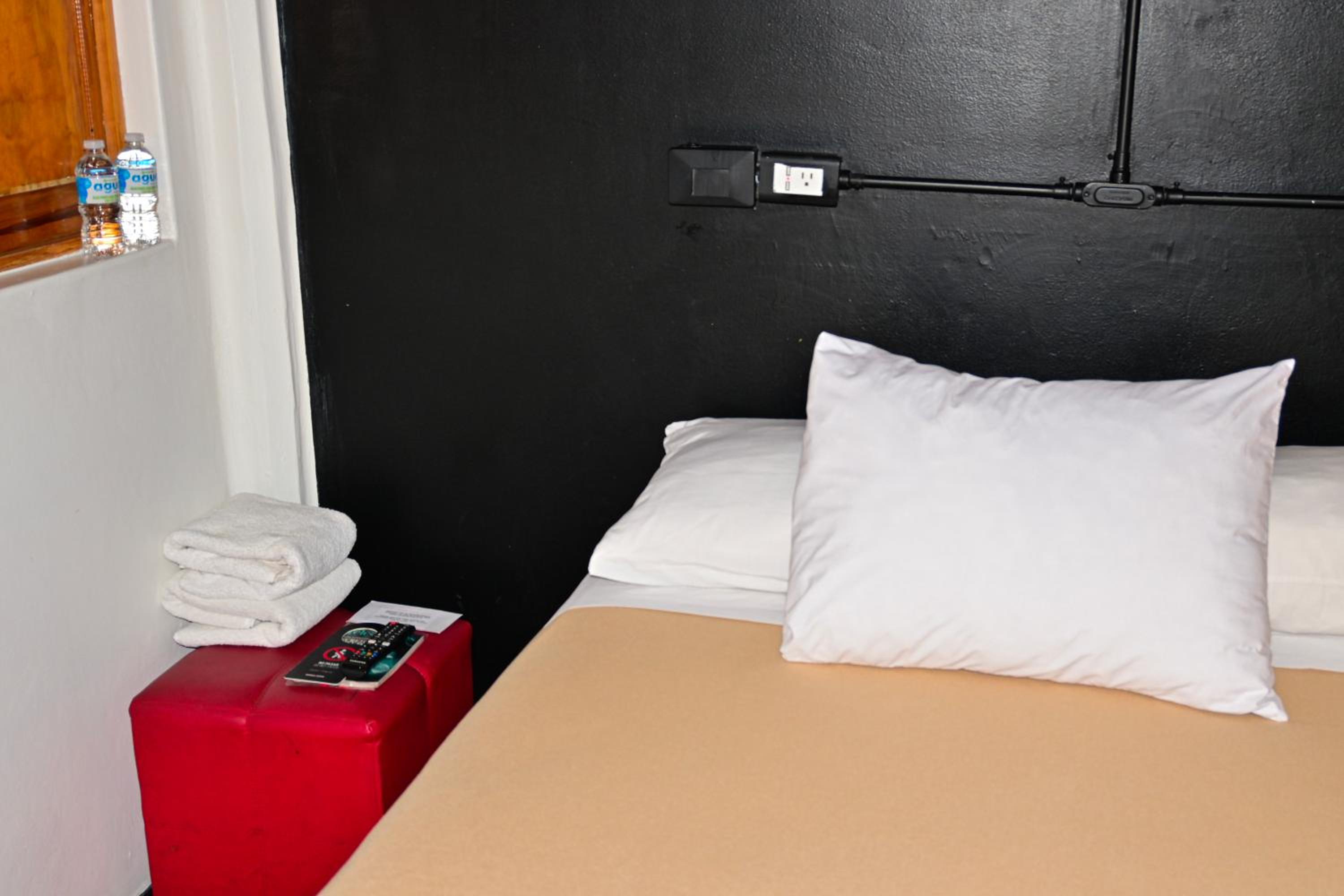 Double Room with Shared Bathroom photo 2