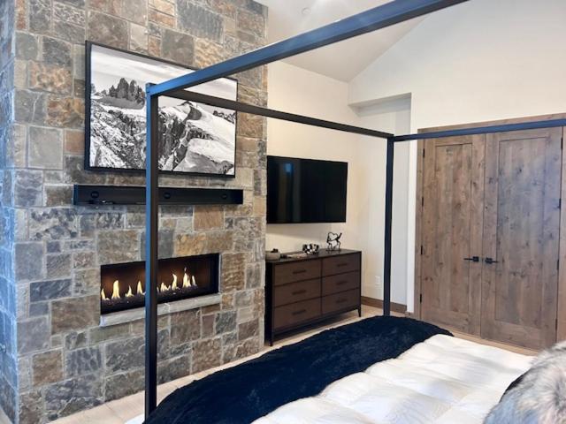 Five-Bedroom House photo 1