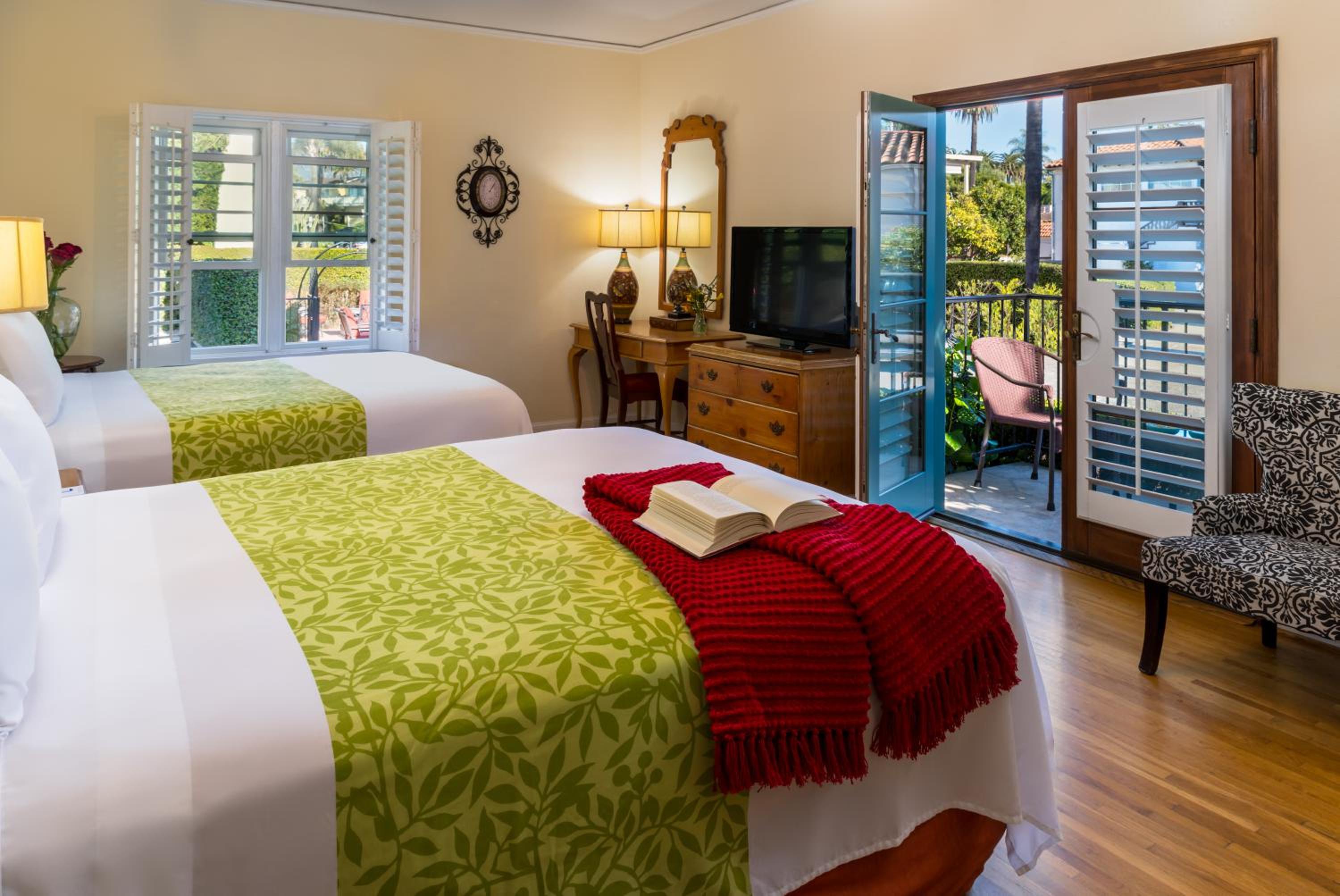 Queen Room with Two Queen Beds - Photo 1