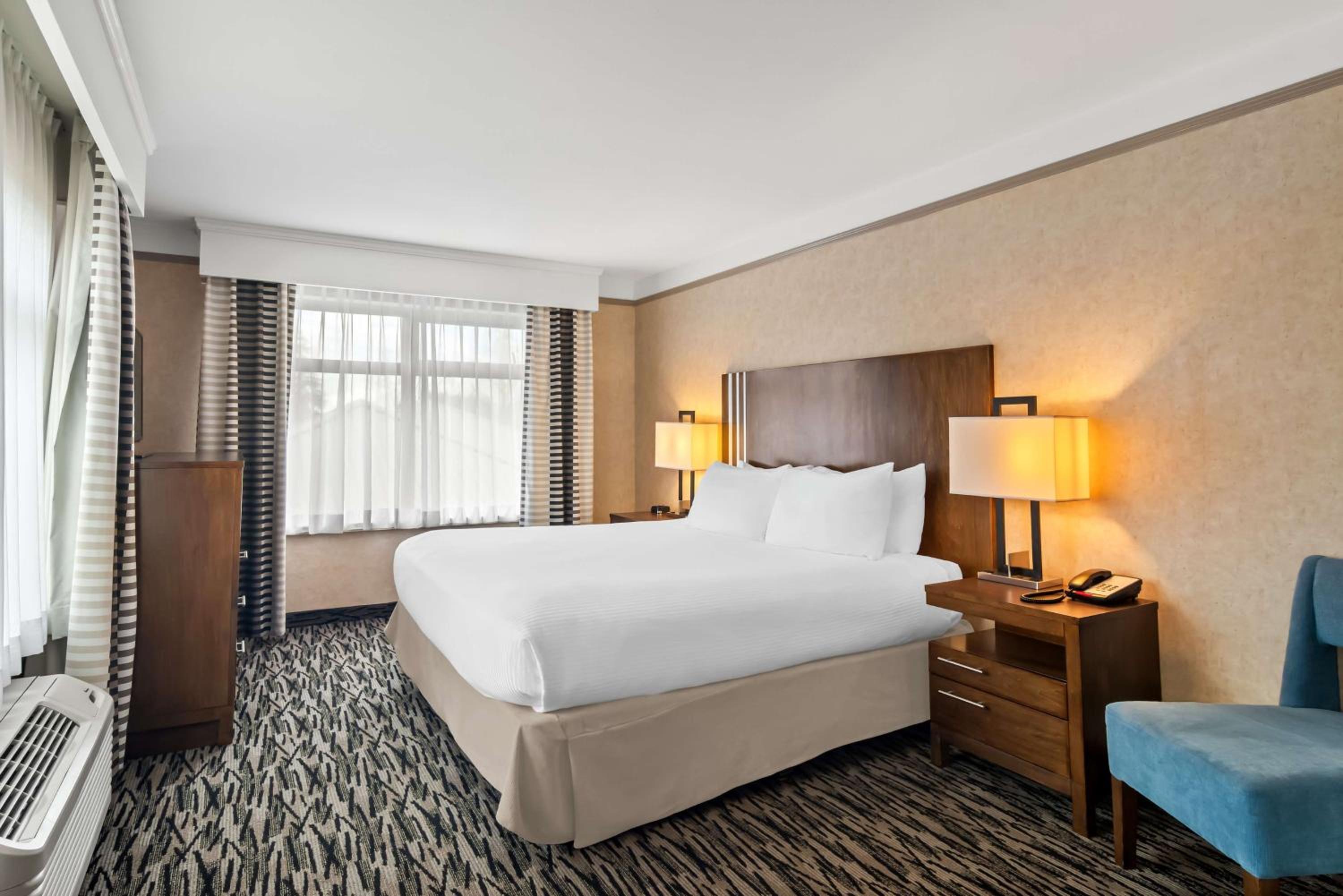 Family King Suite with Sofa Bed - Non-Smoking