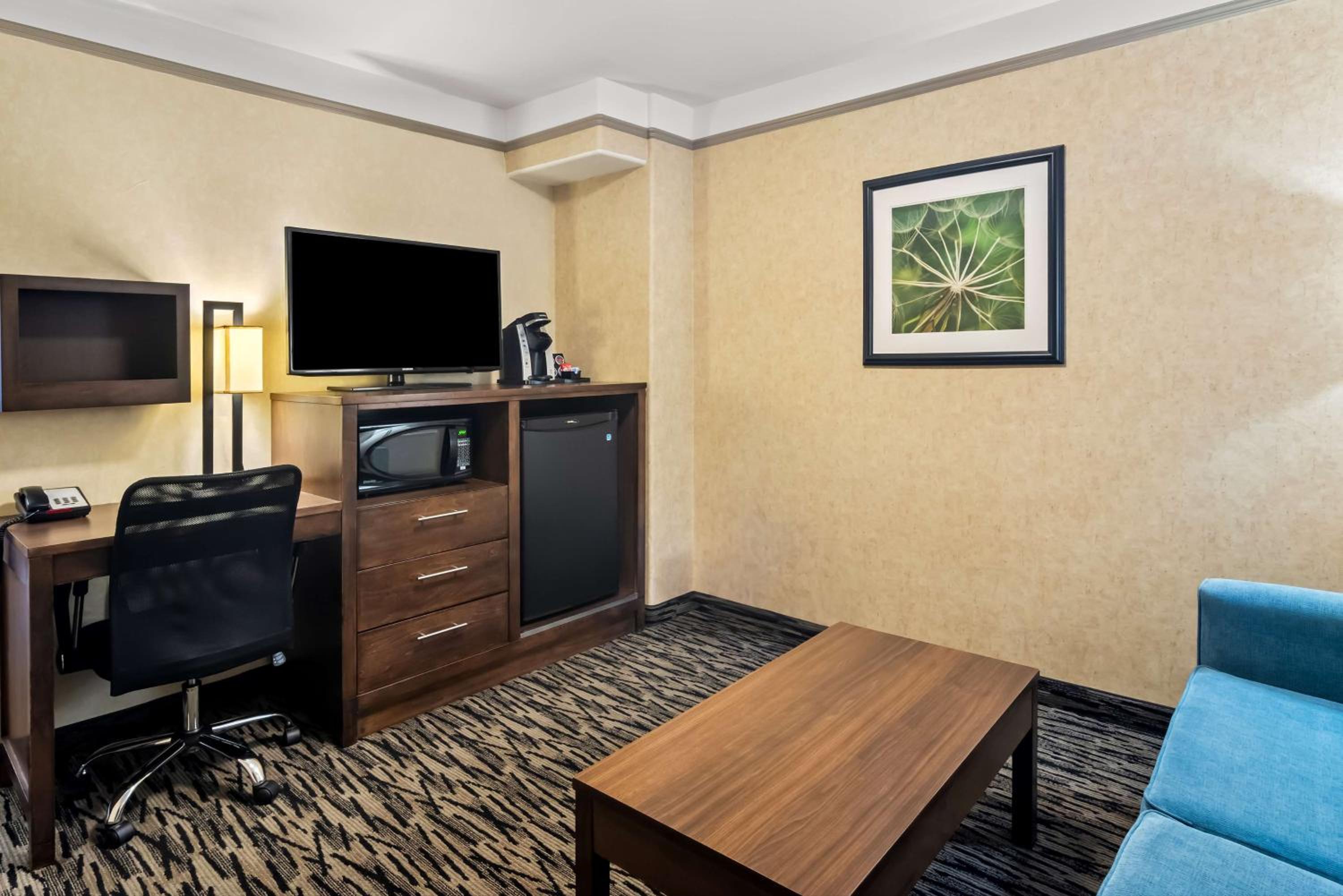 Queen Suite - Photo 3