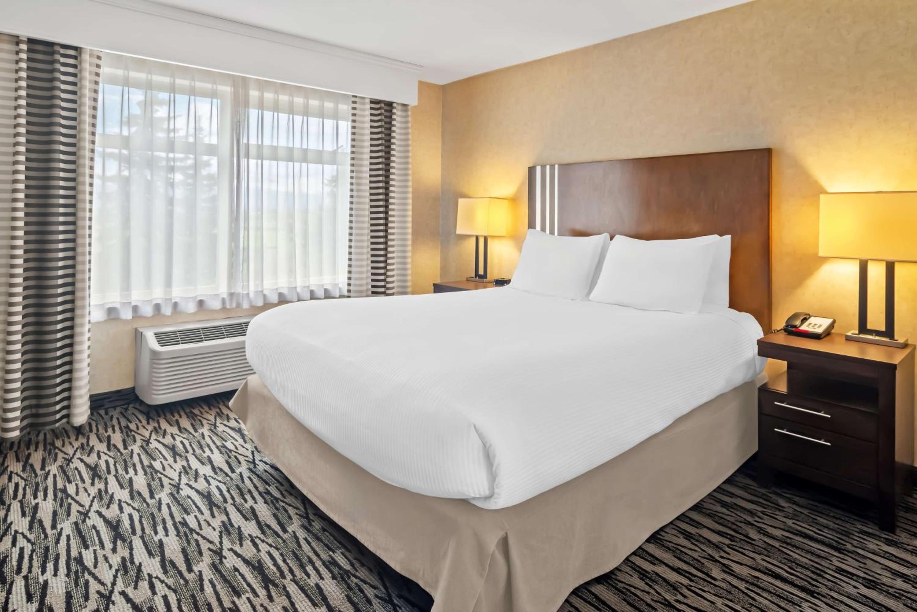 Queen Suite - Photo 2