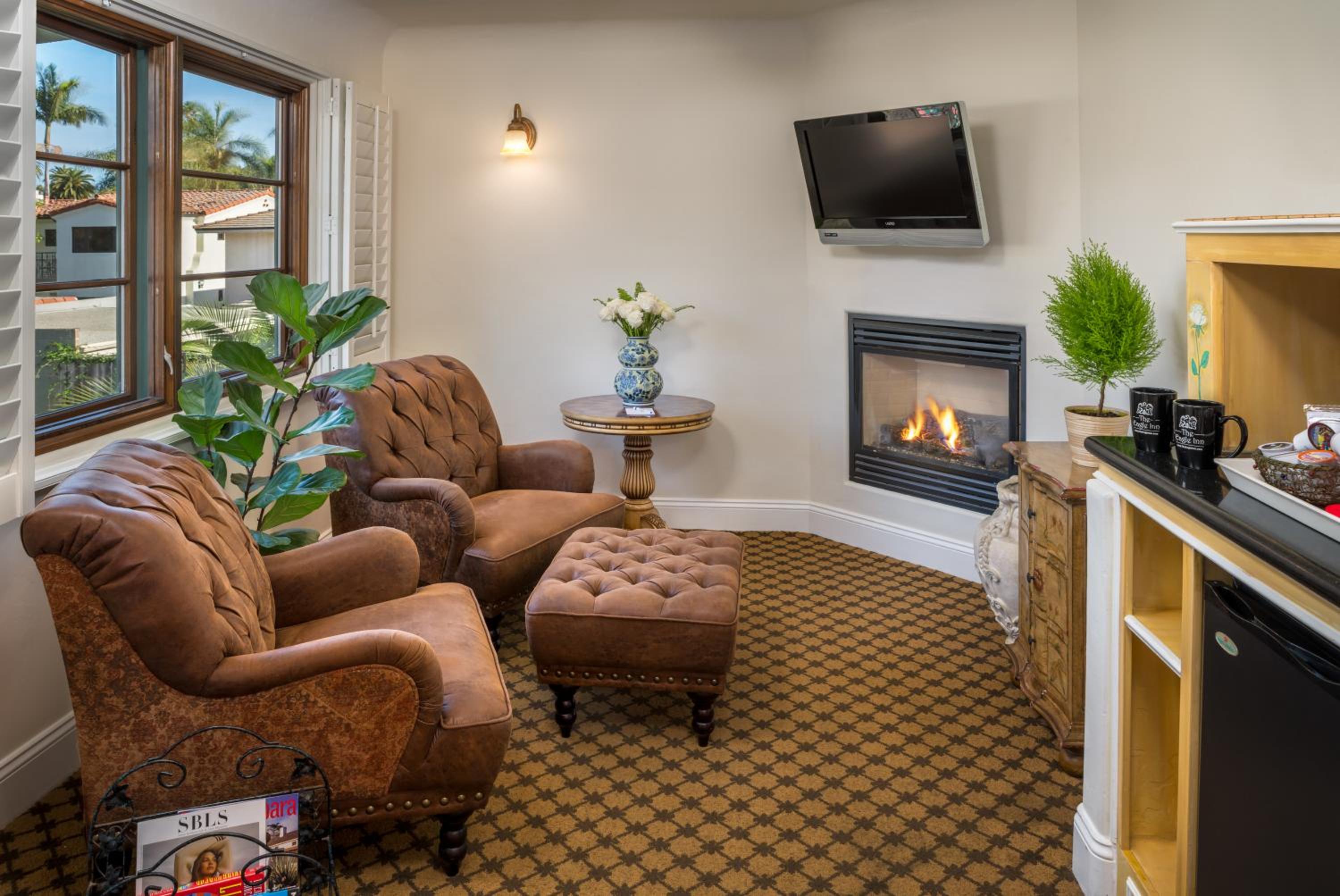 Deluxe King Studio Suite - Photo 16