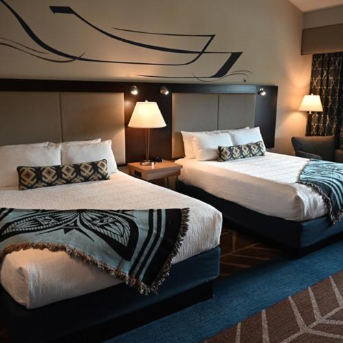 Deluxe Queen Room with Two Queen Beds photo 3