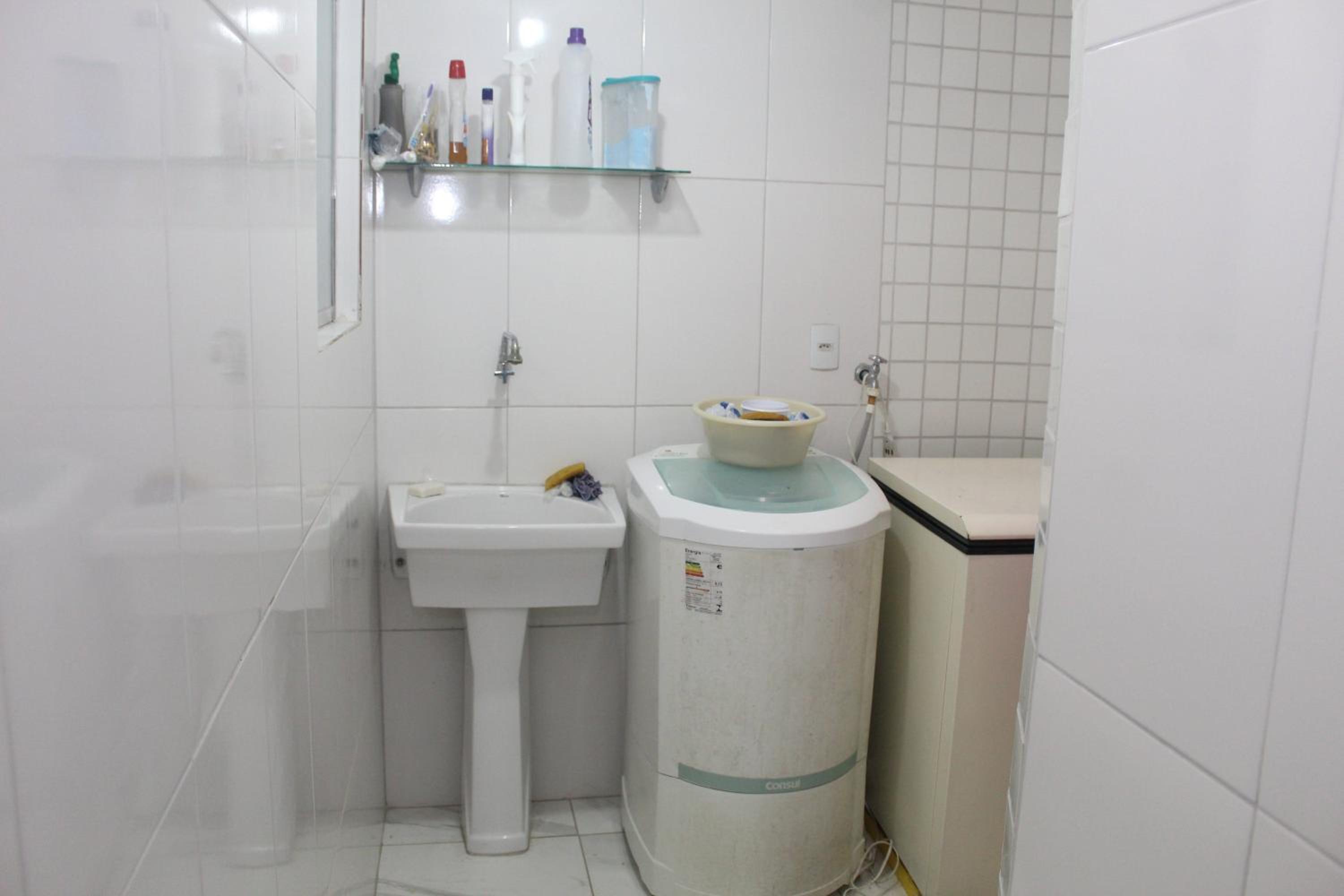 Five-Bedroom House photo 2