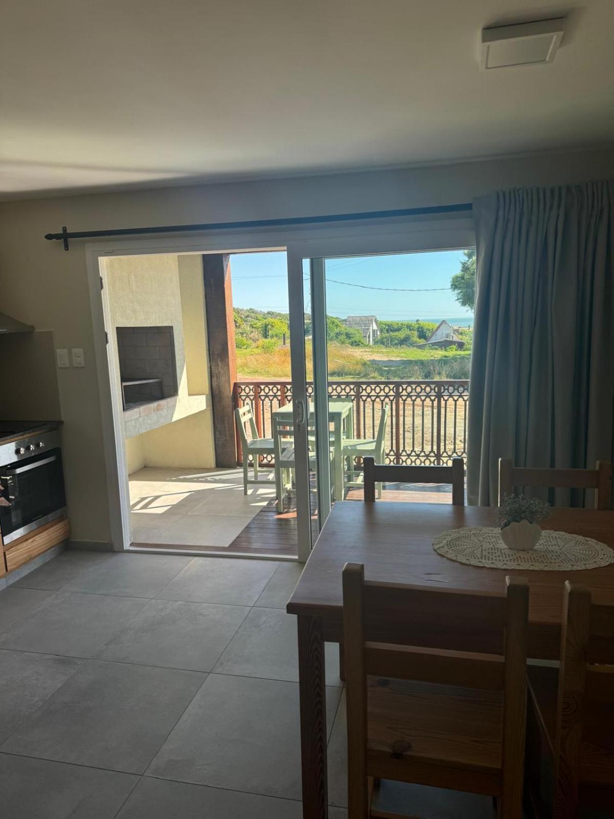 One-Bedroom Apartment with Sea View and Balcony photo 1