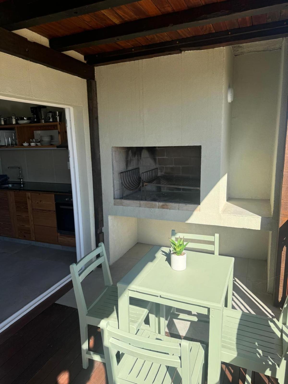 One-Bedroom Apartment with Sea View and Balcony photo 3