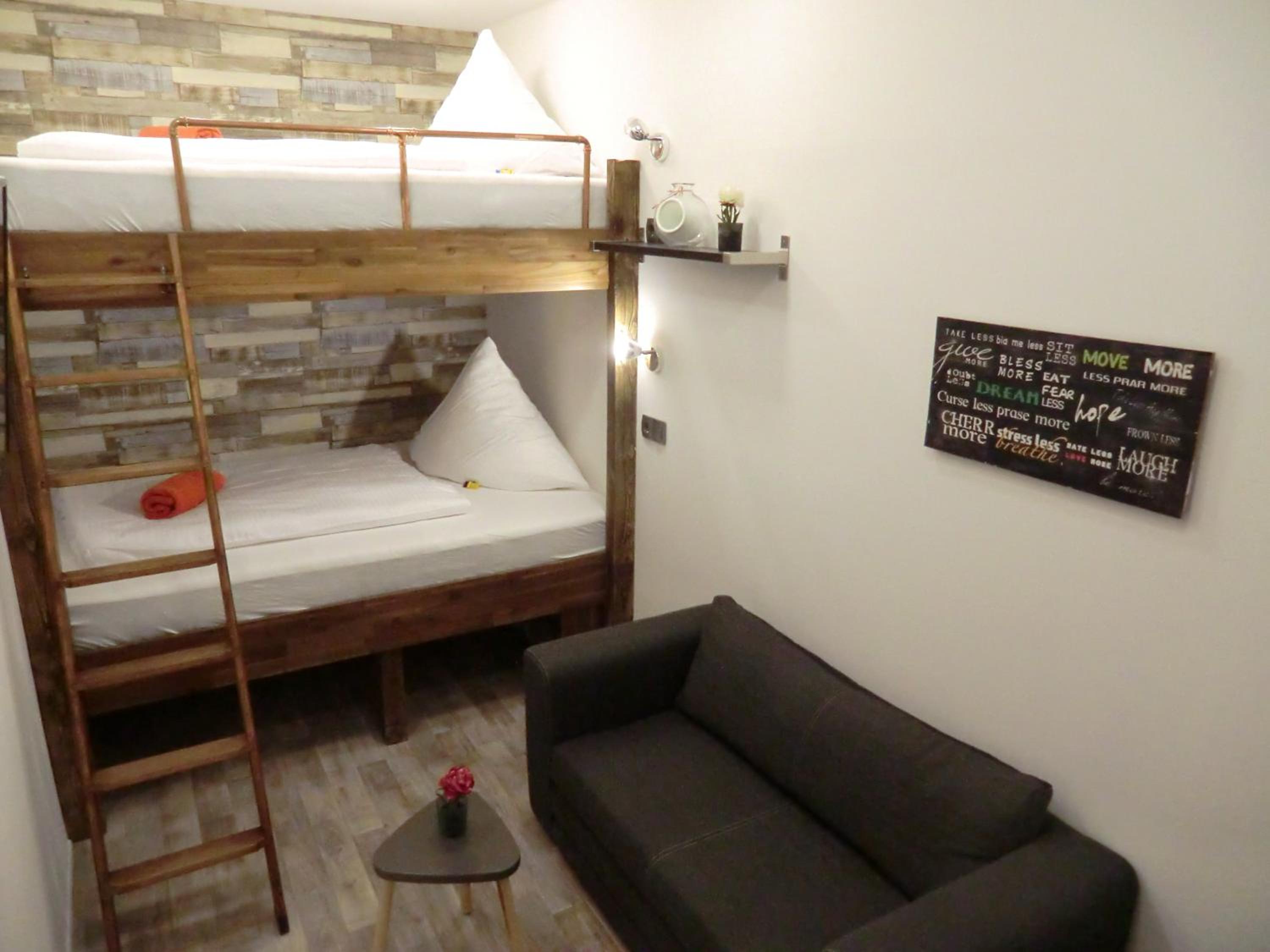 Triple Room With Shared Bathroom photo 3