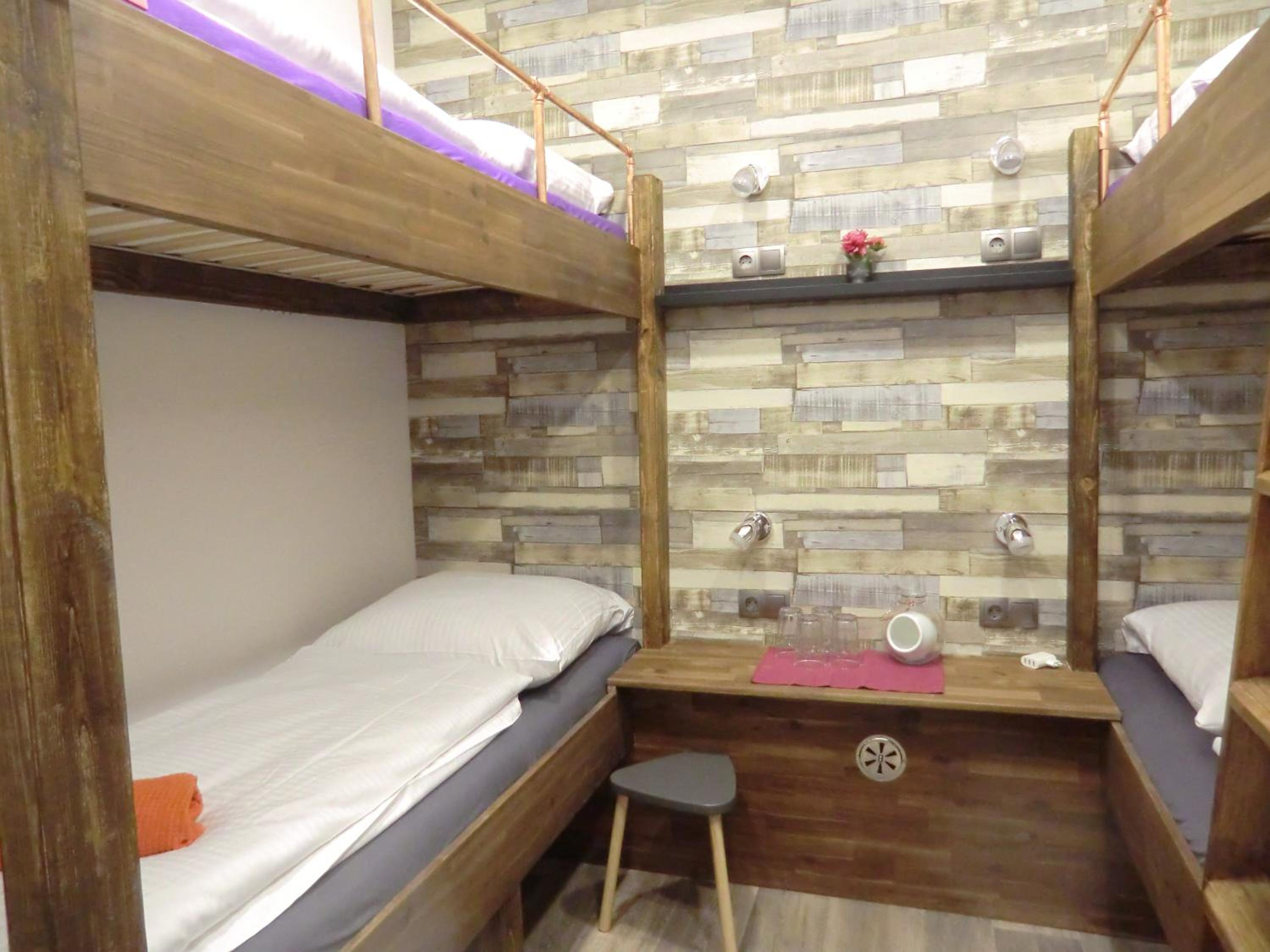 Quadruple Room With Shared Bathroom photo 2