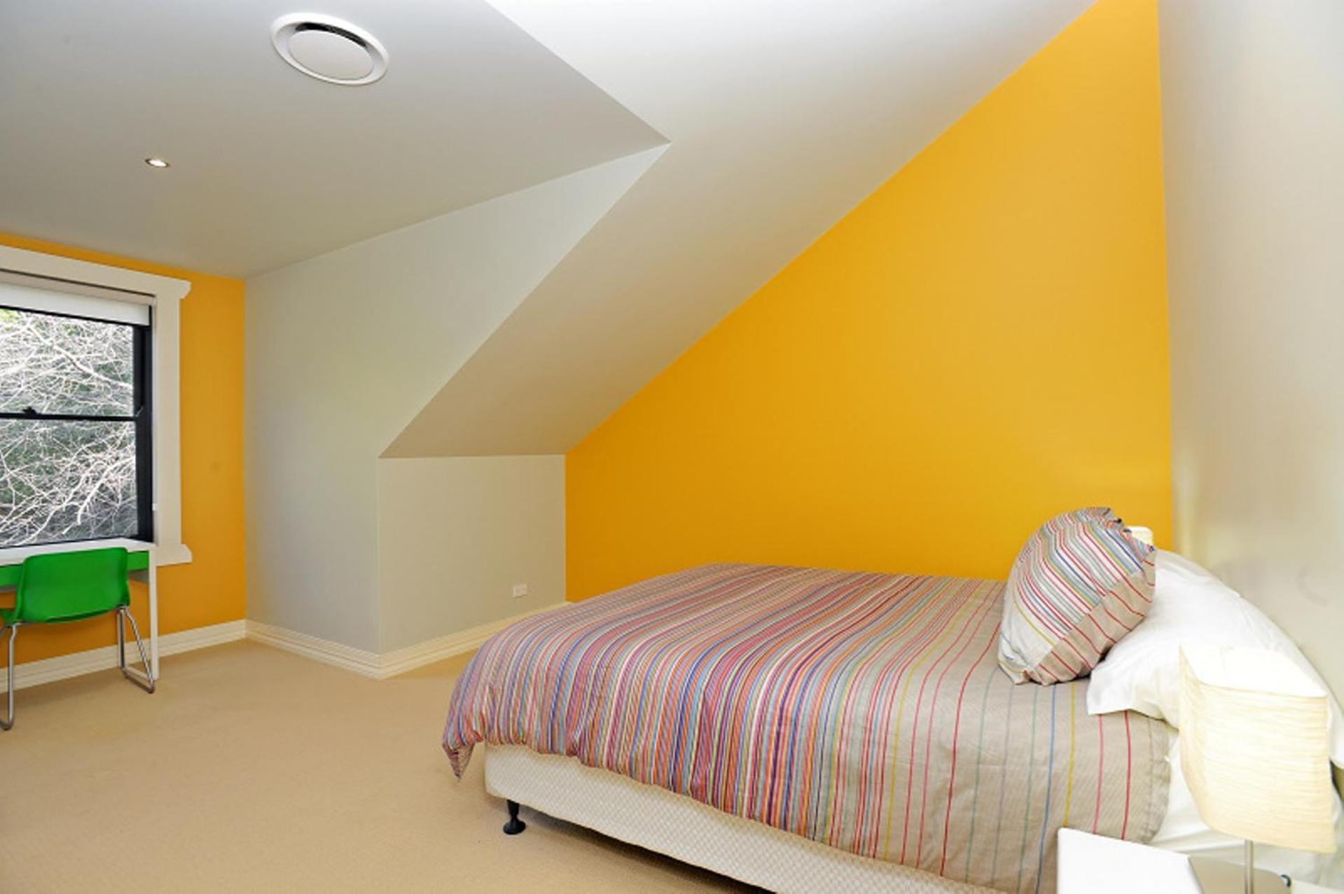 Five-Bedroom House photo 1