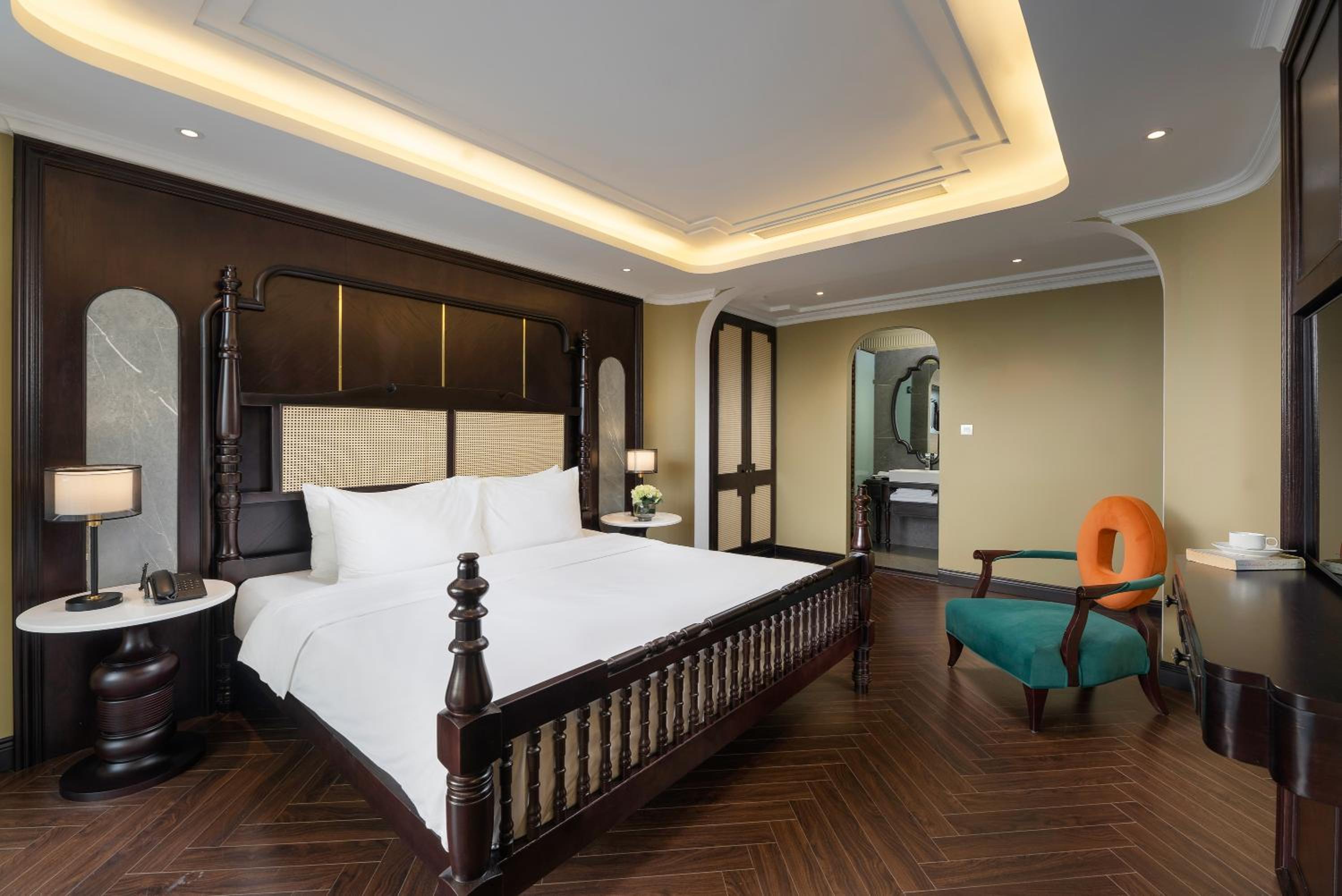 Crown Terrace Suite with Panorama City View photo 2