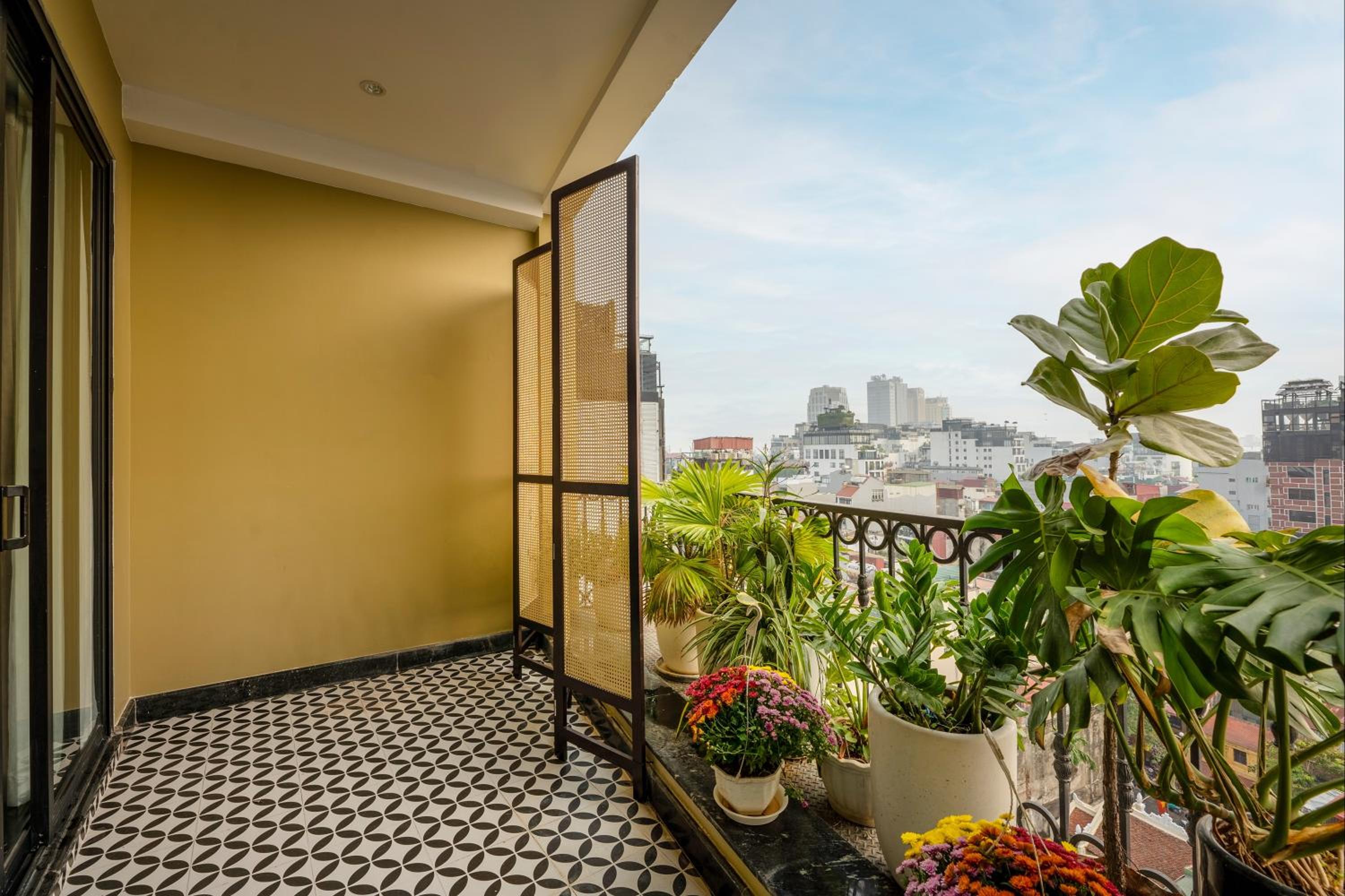 Crown Terrace Suite with Panorama City View photo 3